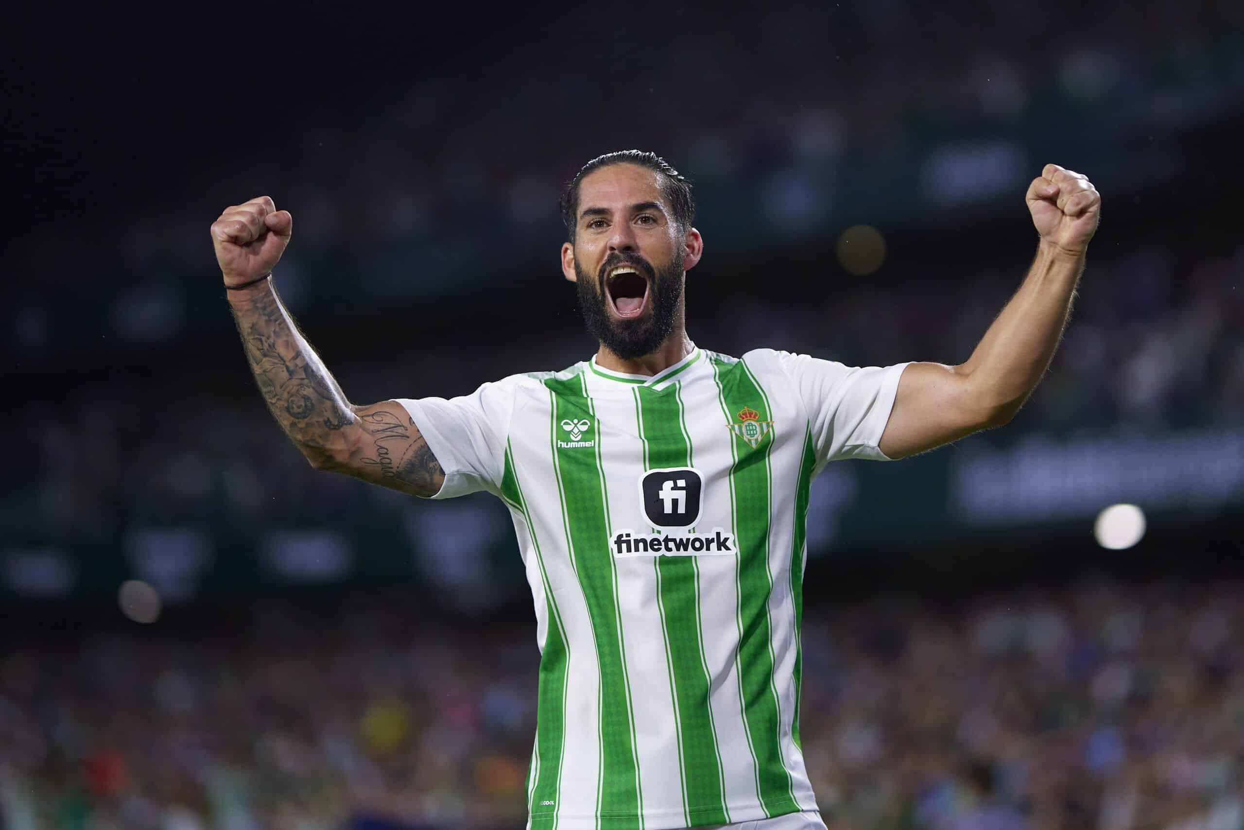 SEVILLE, SPAIN - SEPTEMBER 02: Isco Alarcon of Real Betis celebrates during the LaLiga EA Sports match between Real Betis and Rayo Vallecano at Estadio Benito Villamarin on September 02, 2023 in Seville, Spain. (Photo by Fran Santiago/Getty Images)