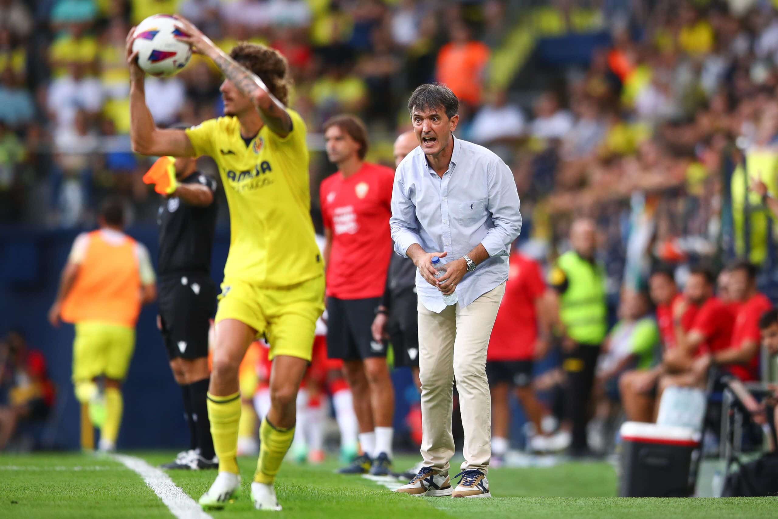 VILLARREAL, SPAIN - SEPTEMBER 17: Pacheta, Manager of Villareal FC reacts during the LaLiga EA Sports match between Villarreal CF and UD Almeria at Estadio de la Ceramica on September 17, 2023 in Villarreal, Spain. (Photo by Eric Alonso/Getty Images)