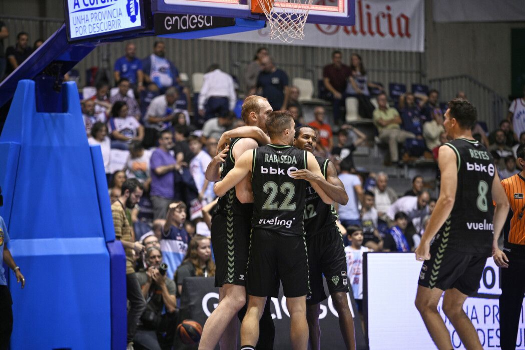 Los jugadores de Bilbao Basket celebran una canasta. Foto: ACB Media Center