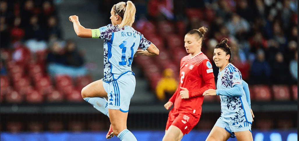 Alexia Putellas celebra su segundo gol en el partido ante Suiza en la Nations League. Fuente: Twitter Oficial de la Selección Española (@SEFutbolFem).