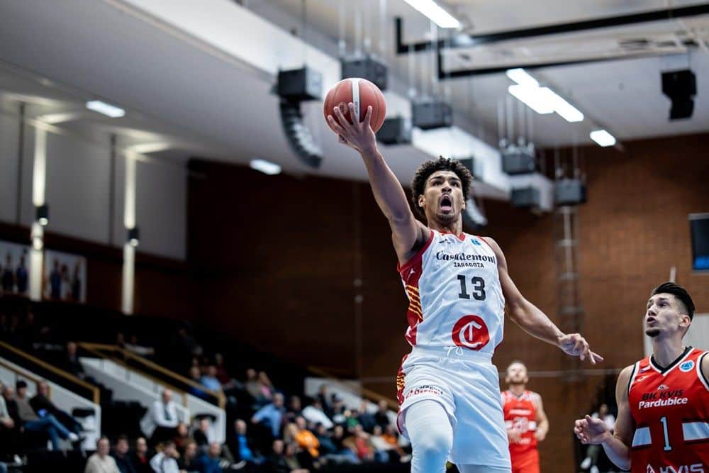 Mark Smith entra a canasta. Foto: FIBA Europe Cup