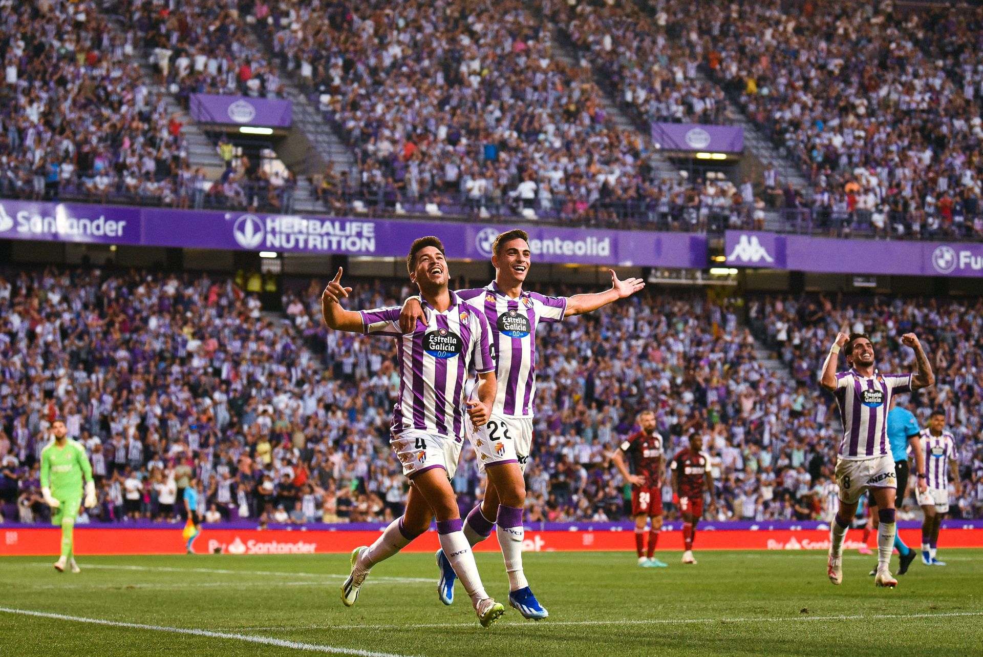 Meseguer celebra su primer gol como blanquivioleta. Foto: Real Valladolid