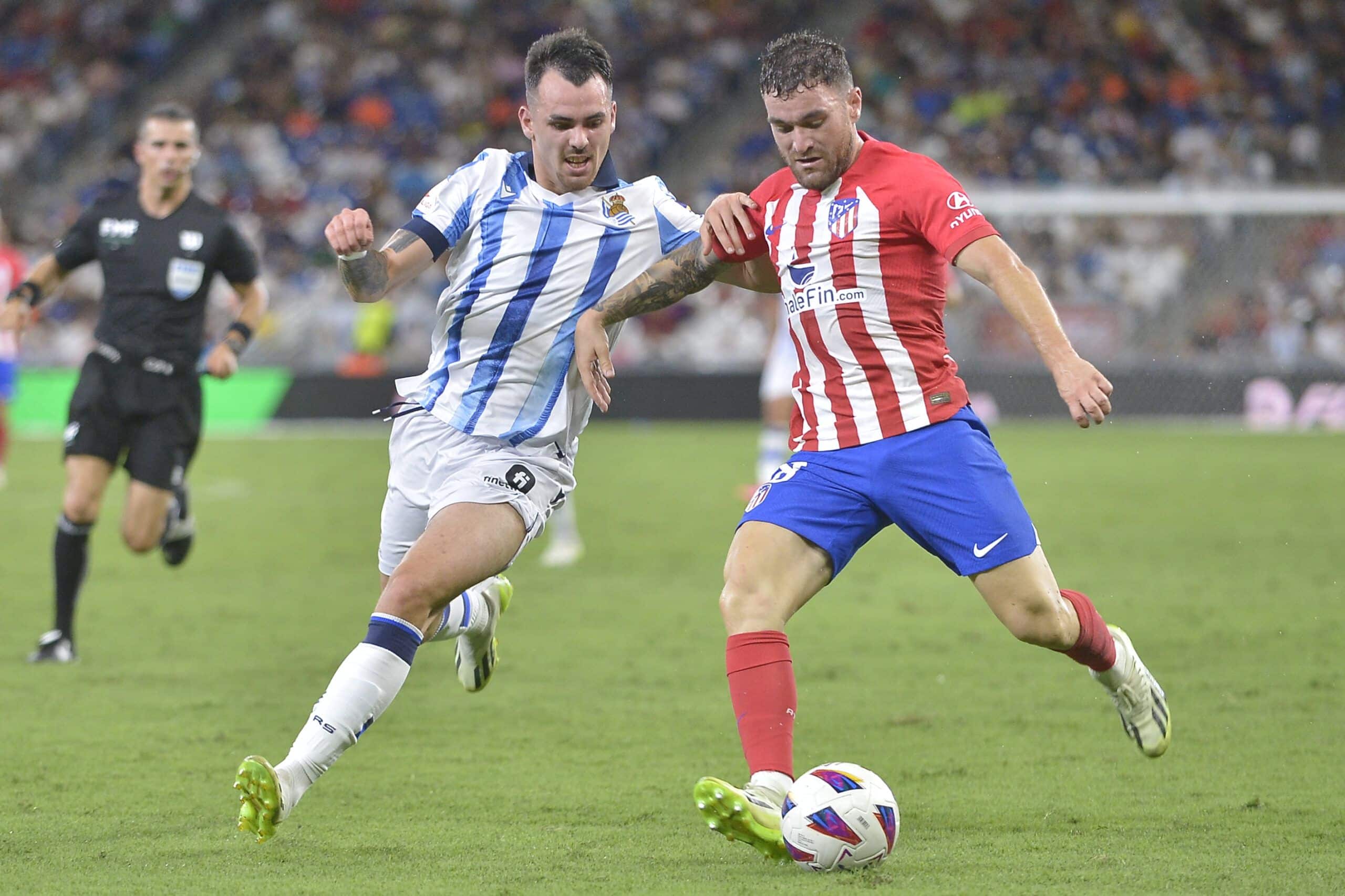 MONTERREY, MEXICO - AUGUST 02: Javi Galán of Atlético de Madrid fights for the ball with Álex Sola of Real Sociedad  during the preseason friendly match between Atletico de Madrid and Real Sociedad at BBVA Stadium on August 02, 2023 in Monterrey, Mexico. (Photo by Azael Rodriguez/Getty Images)