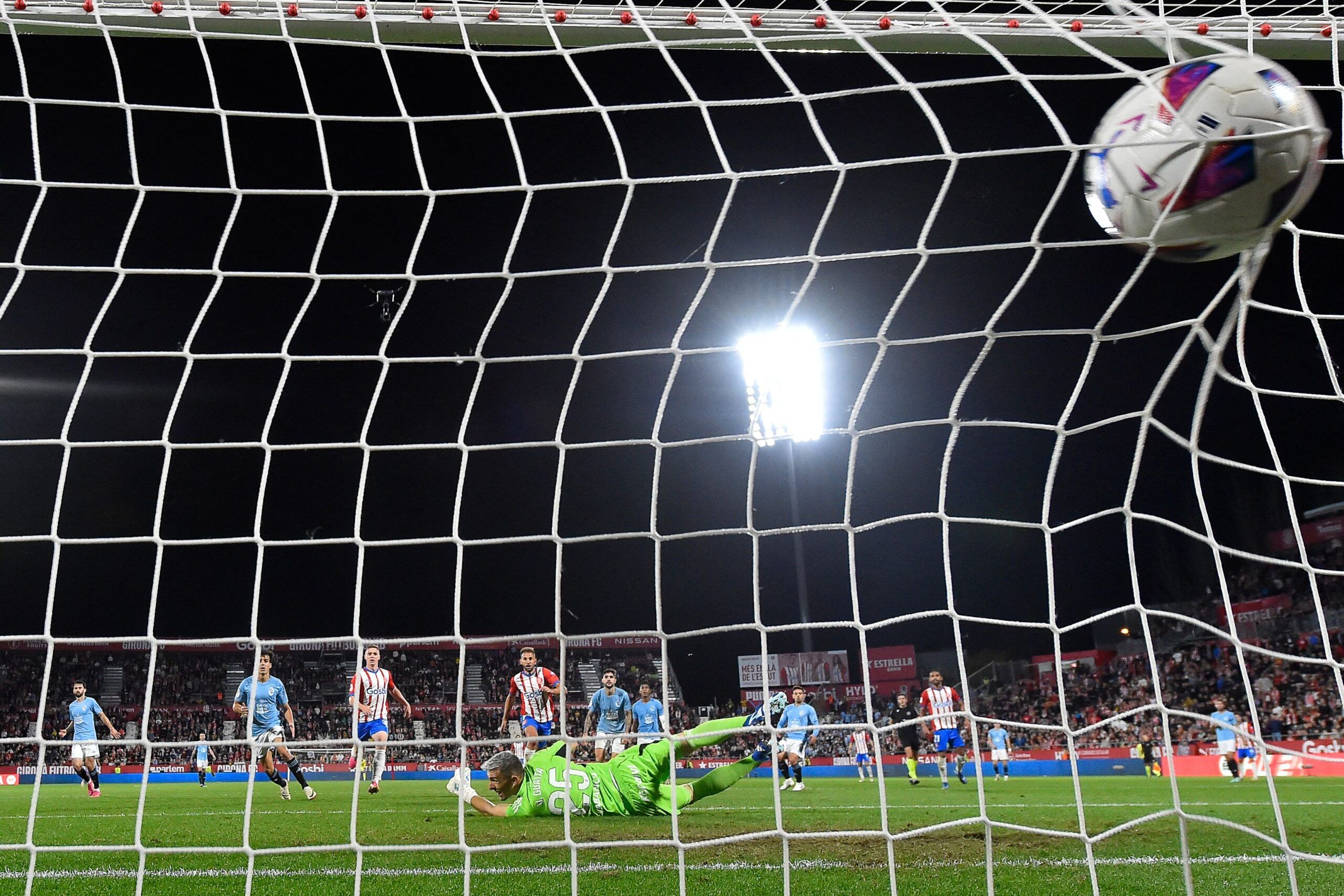 Girona's Venezuelan midfielder #21 Yangel Herrera (R) scores a goal past Celta Vigo's Spanish goalkeeper #25 Vicente Guaita during the Spanish league football match between Girona FC and RC Celta de Vigo at the Montilivi stadium in Girona on October 27, 2023. (Photo by Pau BARRENA / AFP) (Photo by PAU BARRENA/AFP via Getty Images)