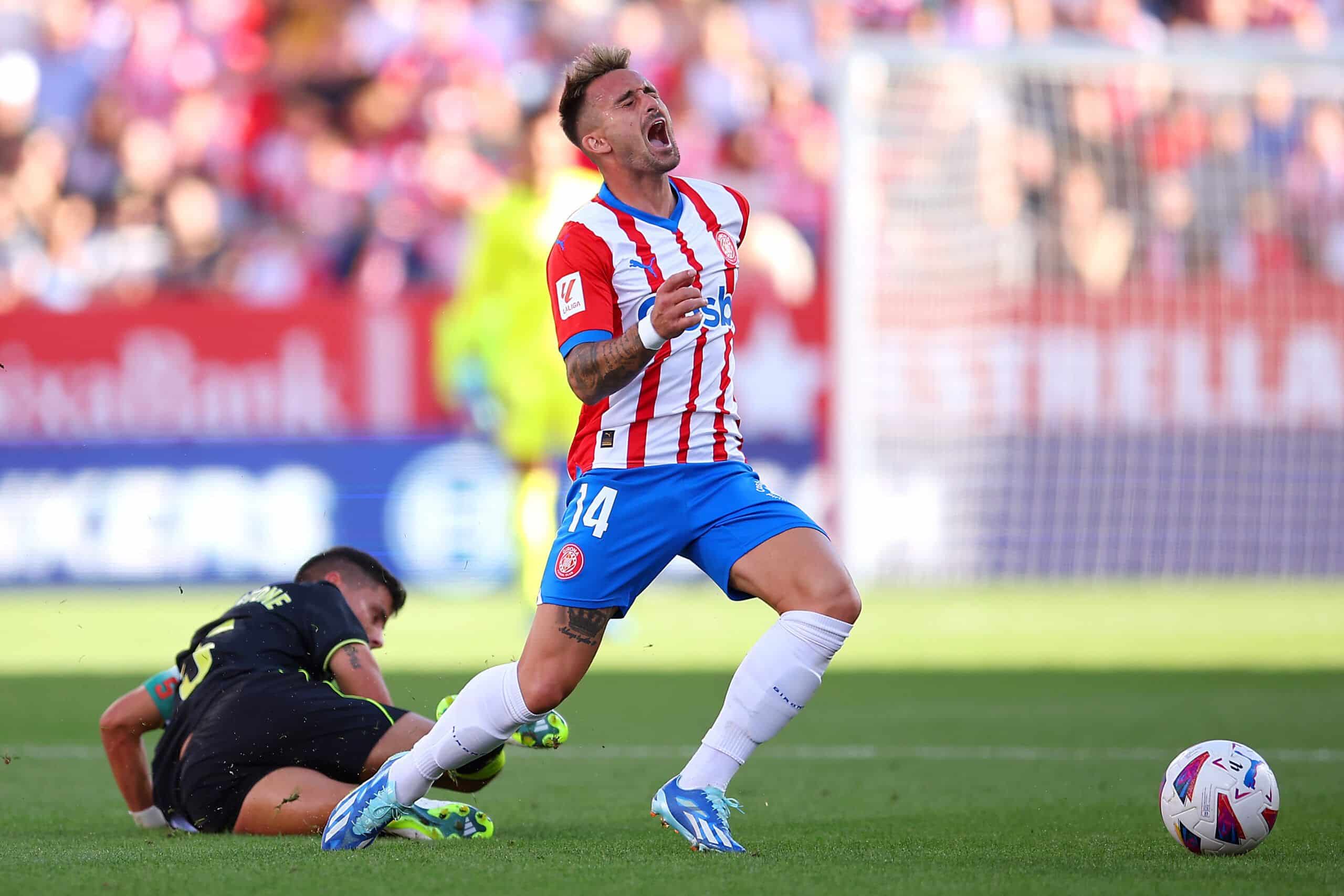 GIRONA, SPAIN - OCTOBER 22: Aleix Garcia of Girona FC is challenged by Lucas Robertone of UD Almeria during the LaLiga EA Sports match between Girona FC and UD Almeria at Montilivi Stadium on October 22, 2023 in Girona, Spain. (Photo by Eric Alonso/Getty Images)