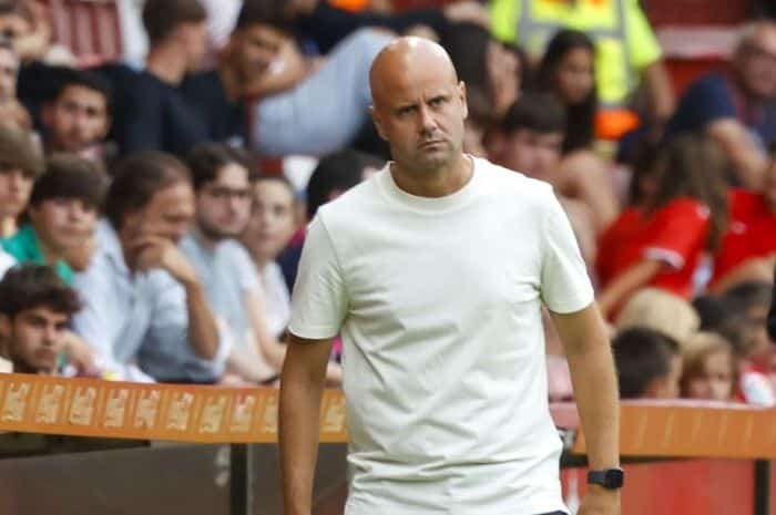 Miguel Ángel Ramírez en un partido en El Molinón