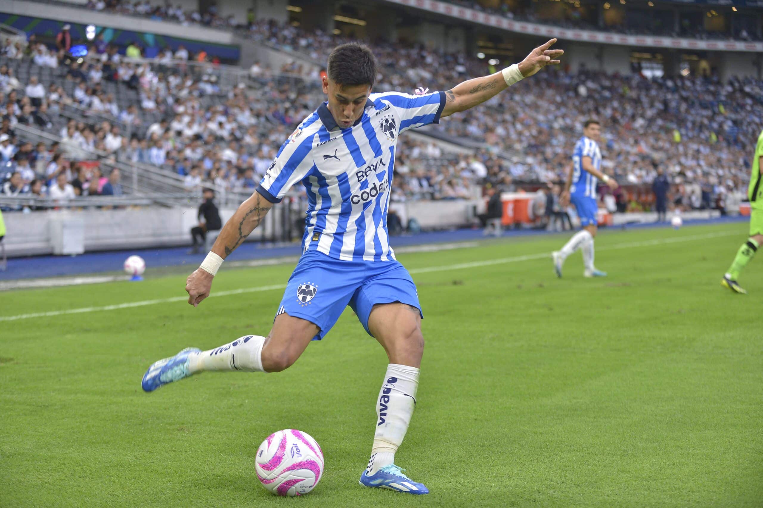 MONTERREY, MEXICO - OCTOBER 07: Maximiliano Meza of Monterrey kicks the ball  during the 12th round match between Monterrey and FC Juarez as part of the Torneo Apertura 2023 Liga MX at BBVA Stadium on October 07, 2023 in Monterrey, Mexico. (Photo by Azael Rodriguez/Getty Images)