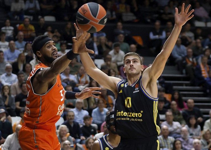 Brandon Davies brilló en el tramo final contra Alba Berlin. Fuente: M. A. Polo (VBC).