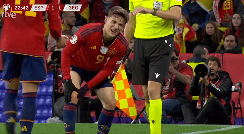 Momento de la lesión de Gavi | @RTVEPlay