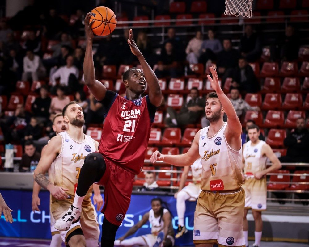 Moussa Diagne instantes antes de ejecutar un lanzamiento: Foto: BCL