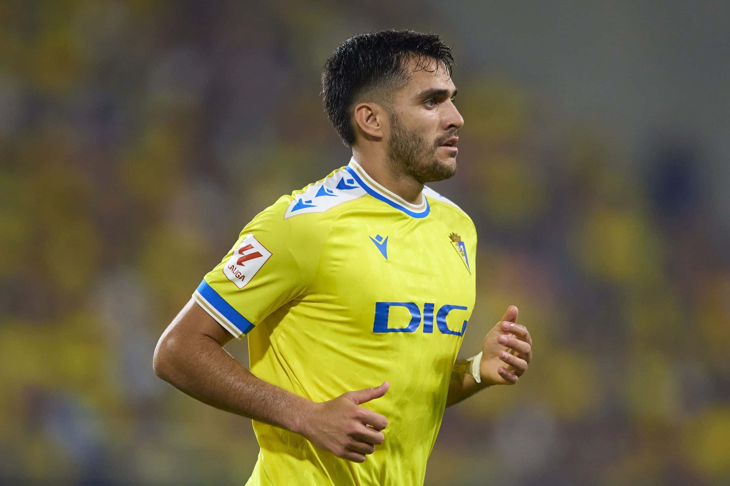 CADIZ, SPAIN - SEPTEMBER 01: Maxi Gomez of Cadiz CF looks on during the LaLiga EA Sports match between Cadiz CF and Villarreal CF at Estadio Nuevo Mirandilla on September 01, 2023 in Cadiz, Spain. (Photo by Fran Santiago/Getty Images)