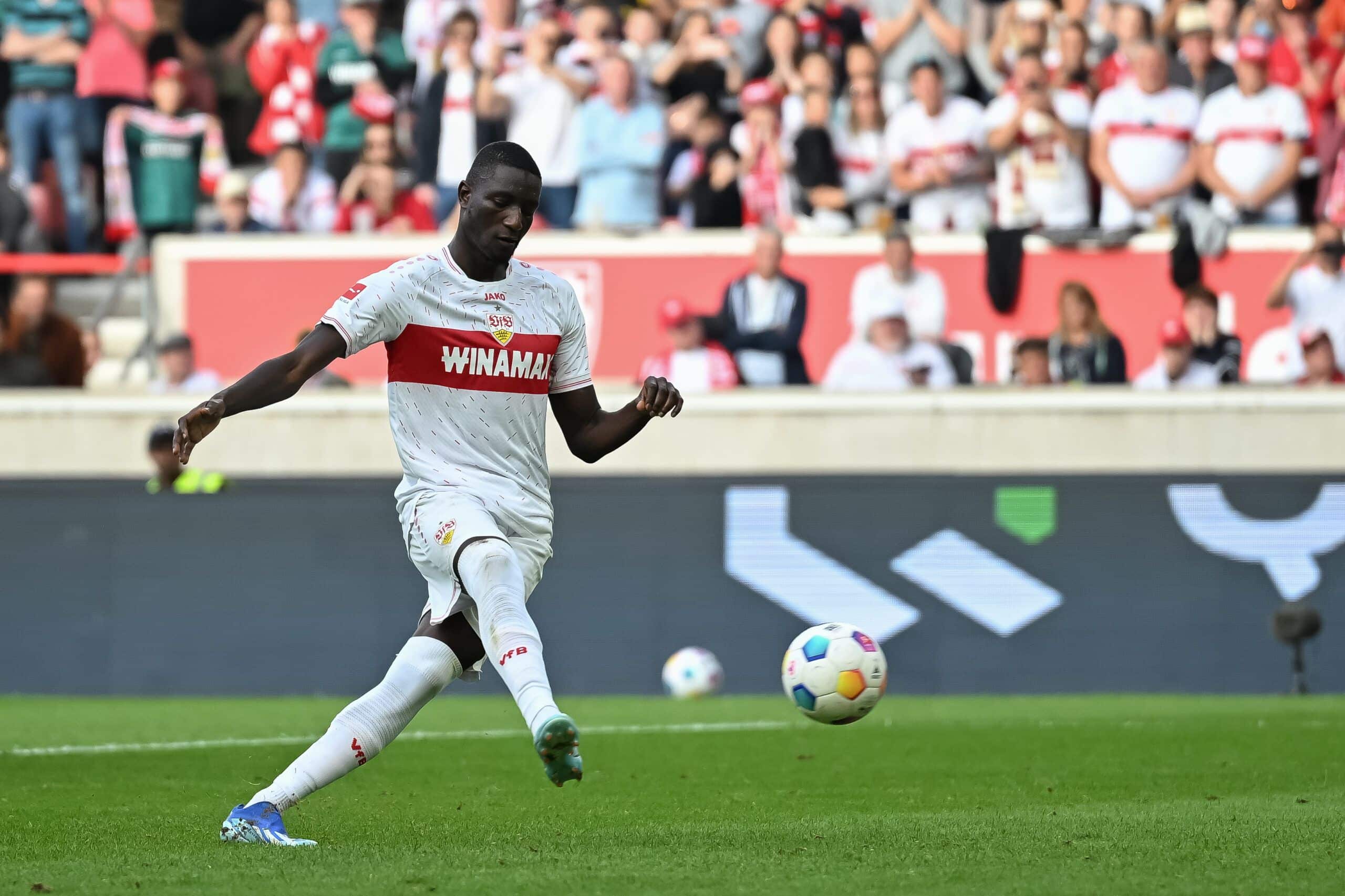 STUTTGART, GERMANY - OCTOBER 07: Serhou Guirassy of VfB Stuttgart scores his team’s first goal during the Bundesliga match between VfB Stuttgart and VfL Wolfsburg at MHPArena on October 07, 2023 in Stuttgart, Germany. (Photo by Christian Kaspar-Bartke/Getty Images)