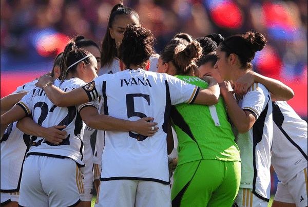 El Real Madrid durante el Clásico ante el FC Barcelona. Fuente: Twitter Oficial del Real Madrid (@realmadridfem)