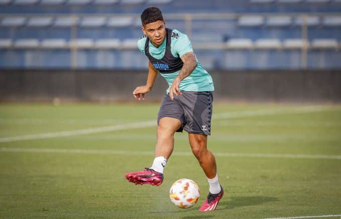 Loren Zúñiga entrenando con el Málaga