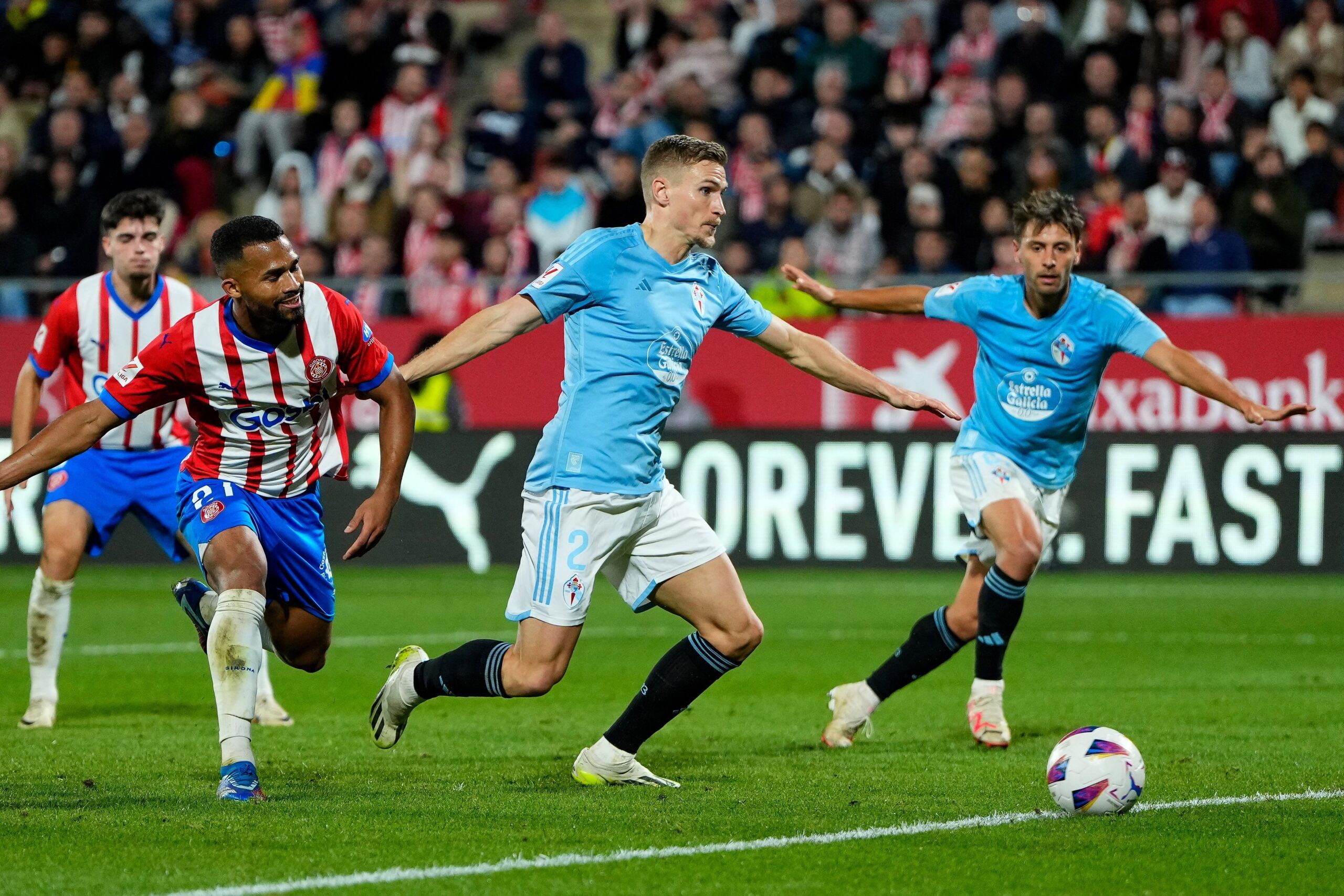 Celta Vigo's Swedish defender #02 Carl Starfelt runs with the ball during the Spanish league football match between Girona FC and RC Celta de Vigo at the Montilivi stadium in Girona on October 27, 2023. (Photo by Pau BARRENA / AFP) (Photo by PAU BARRENA/AFP via Getty Images)