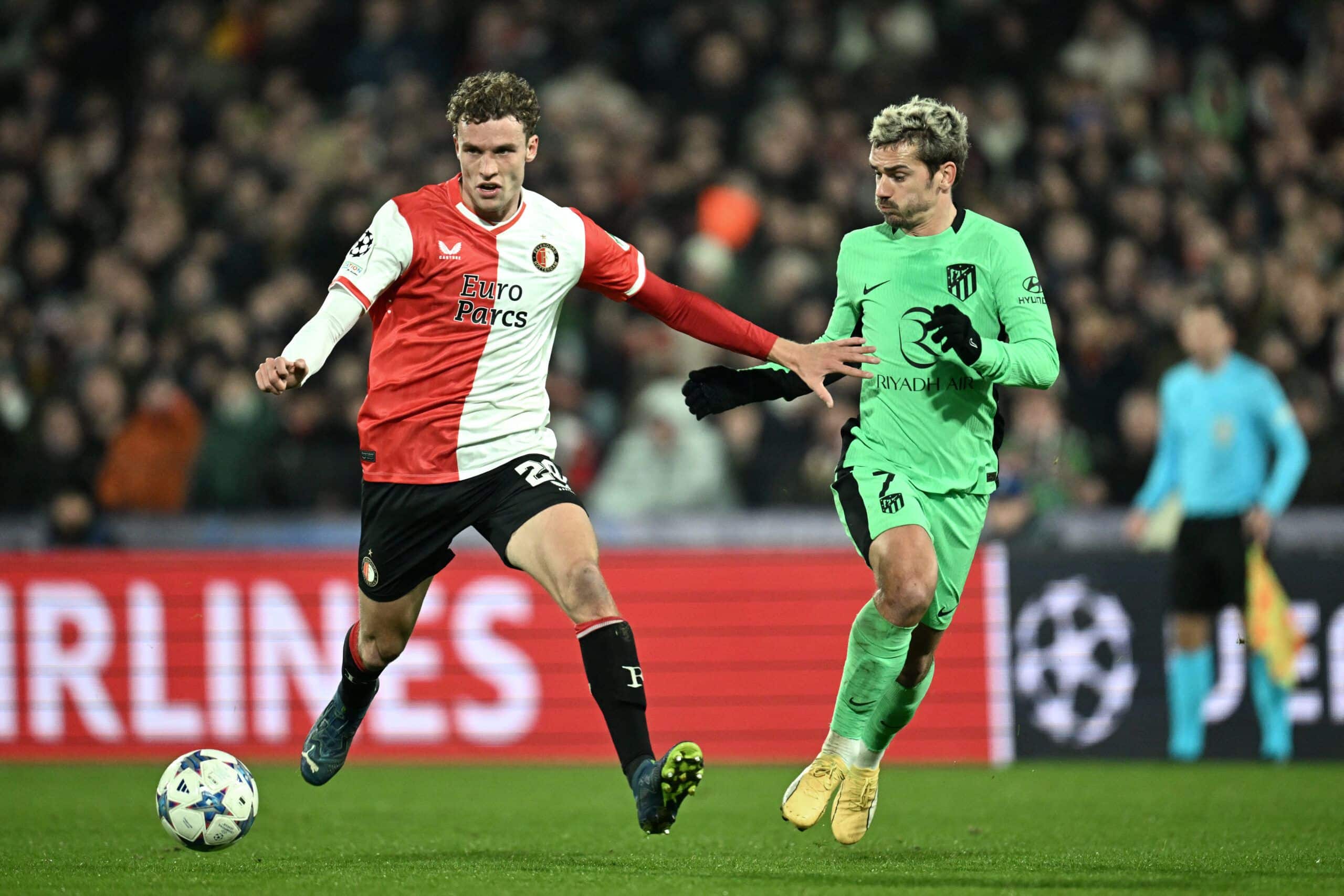 Feyenoord's dutch midfielder #20 Mats Wieffer (L) fights for the ball with Atletico Madrid's French forward #07 Antoine Griezmann during the UEFA Champions League Group E football match between Feyenoord and Atletico Madrid at the De Kuip Stadium in Rotterdam on November 28, 2023. (Photo by JOHN THYS / AFP) (Photo by JOHN THYS/AFP via Getty Images)