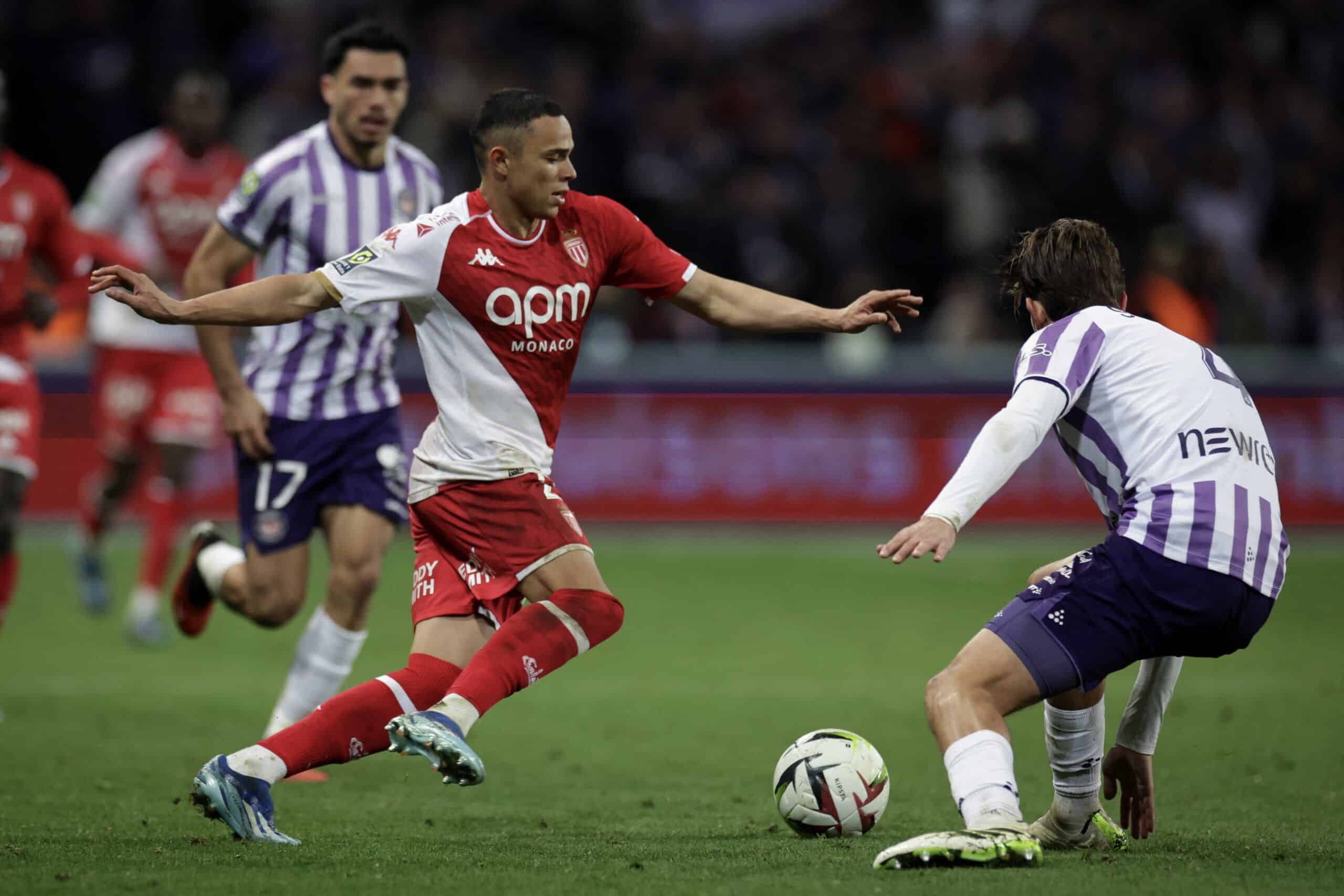 Monaco's Brazilian defender #02 Vanderson (C) runs with the ball during the French L1 football match between Toulouse FC and Monaco AS at the TFC Stadium in Toulouse, southwestern France, on December 20, 2023. (Photo by Valentine CHAPUIS / AFP) (Photo by VALENTINE CHAPUIS/AFP via Getty Images)