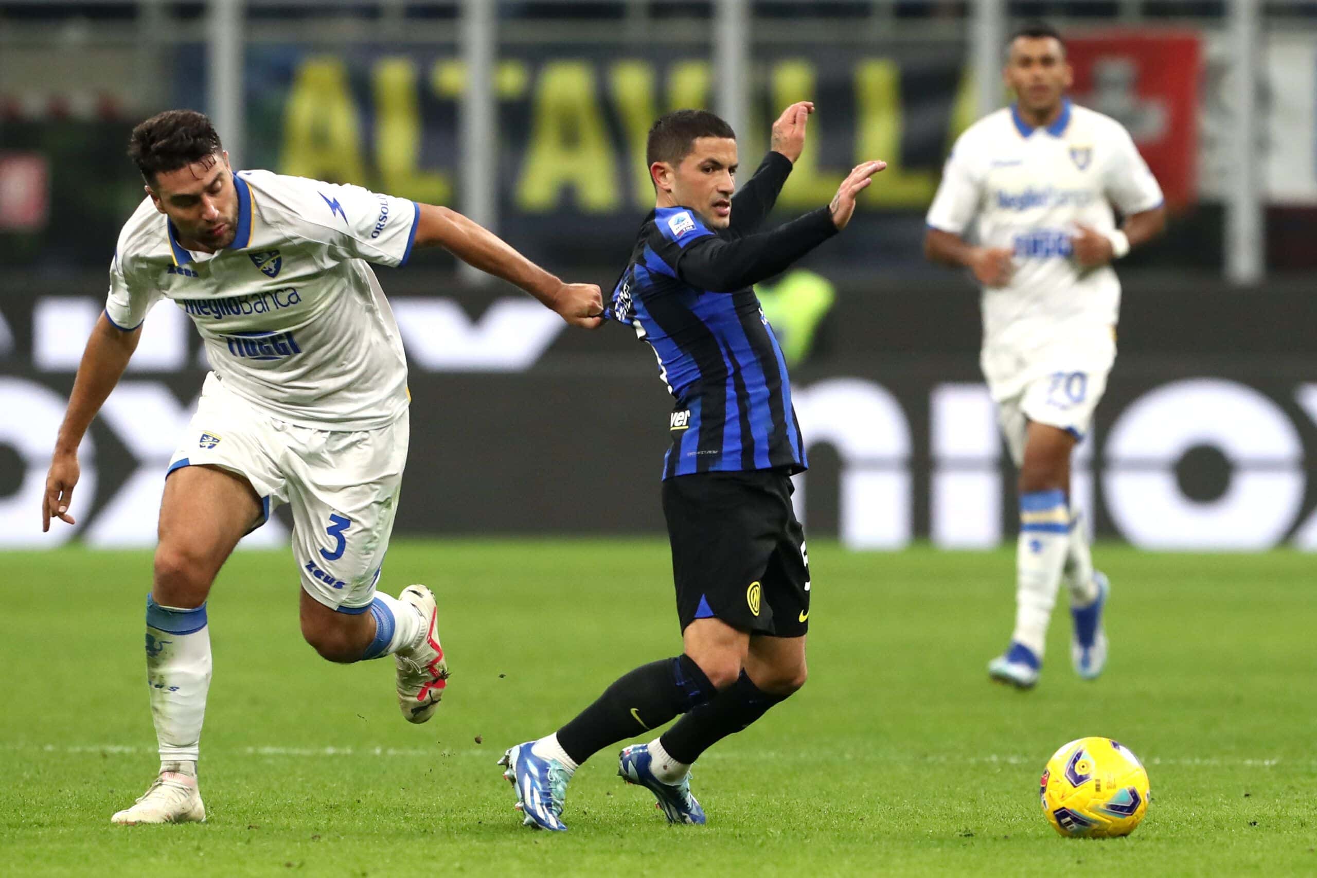 MILAN, ITALY - NOVEMBER 12: Stefano Sensi of FC Internazionale is held by Riccardo Marchizza of Frosinone Calcio during the Serie A TIM match between FC Internazionale and Frosinone Calcio at Stadio Giuseppe Meazza on November 12, 2023 in Milan, Italy. (Photo by Marco Luzzani/Getty Images)