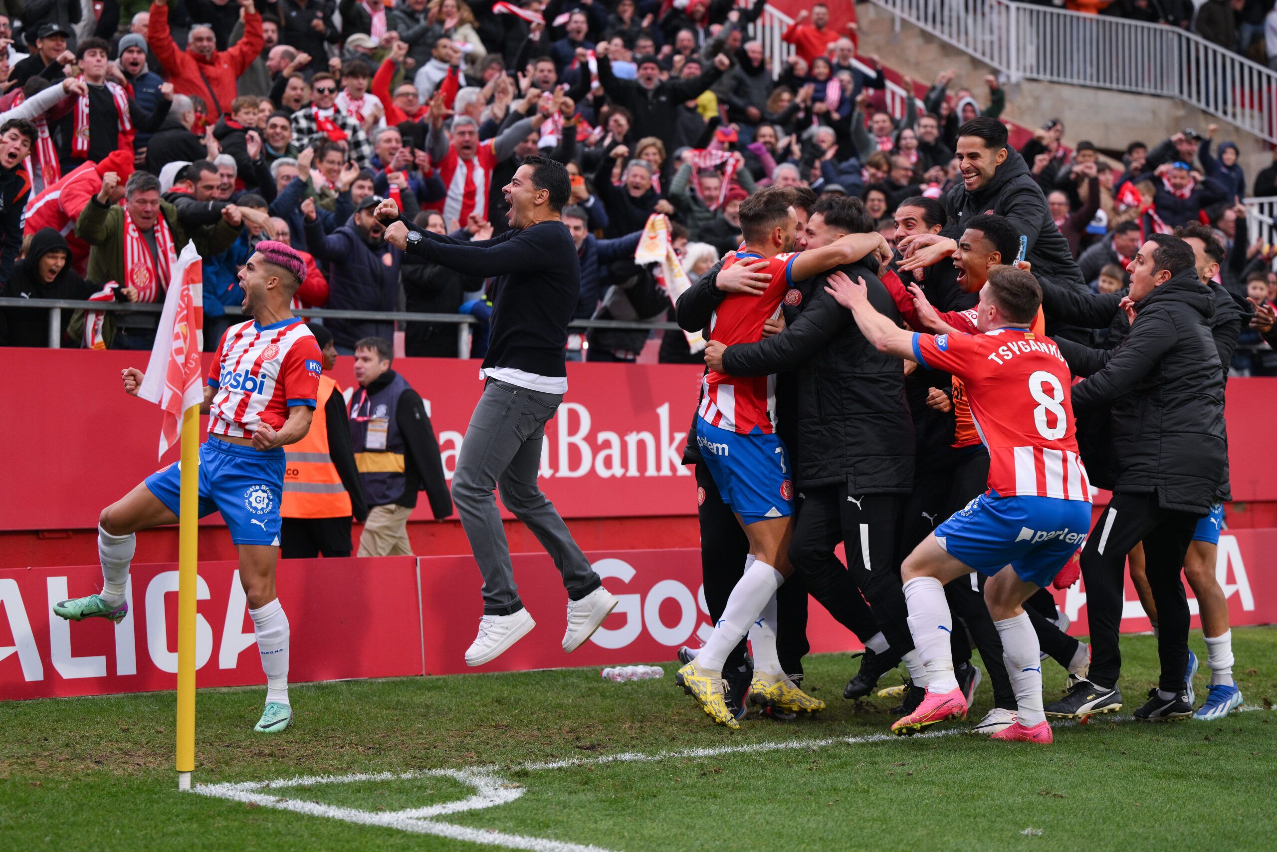 GIRONA, SPAIN - DECEMBER 02: Christian Stuani of Girona FC celebrates with his team mates and staff after scoring their team's second goal during the LaLiga EA Sports match between Girona FC and Valencia CF at Montilivi Stadium on December 02, 2023 in Girona, Spain. (Photo by David Ramos/Getty Images)
