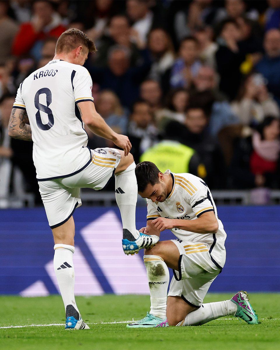 Brahim agradece a Kroos la asistencia en el primer tanto. Foto: @realmadrid.