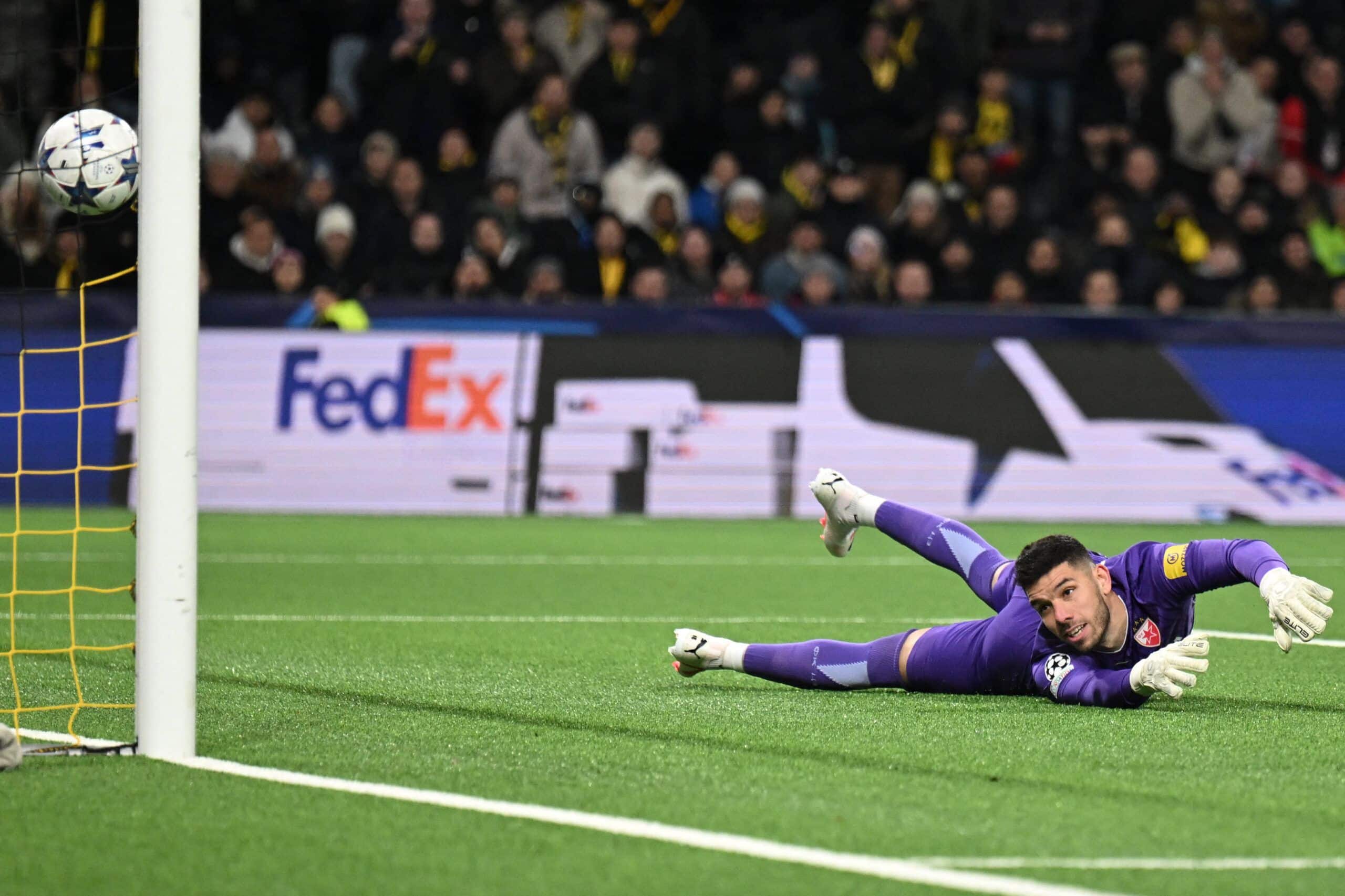 Red Star Belgrade's Israeli goalkeeper #18 Omri Glazer watches the ball as he concedes Young Boys' second goal during the UEFA Champions League Group B football match between Young Boys and FC Crvena Zvezda (Red Star Belgrade) at the Wankdorf Stadium in Bern, on November 28, 2023. (Photo by Fabrice COFFRINI / AFP) (Photo by FABRICE COFFRINI/AFP via Getty Images)