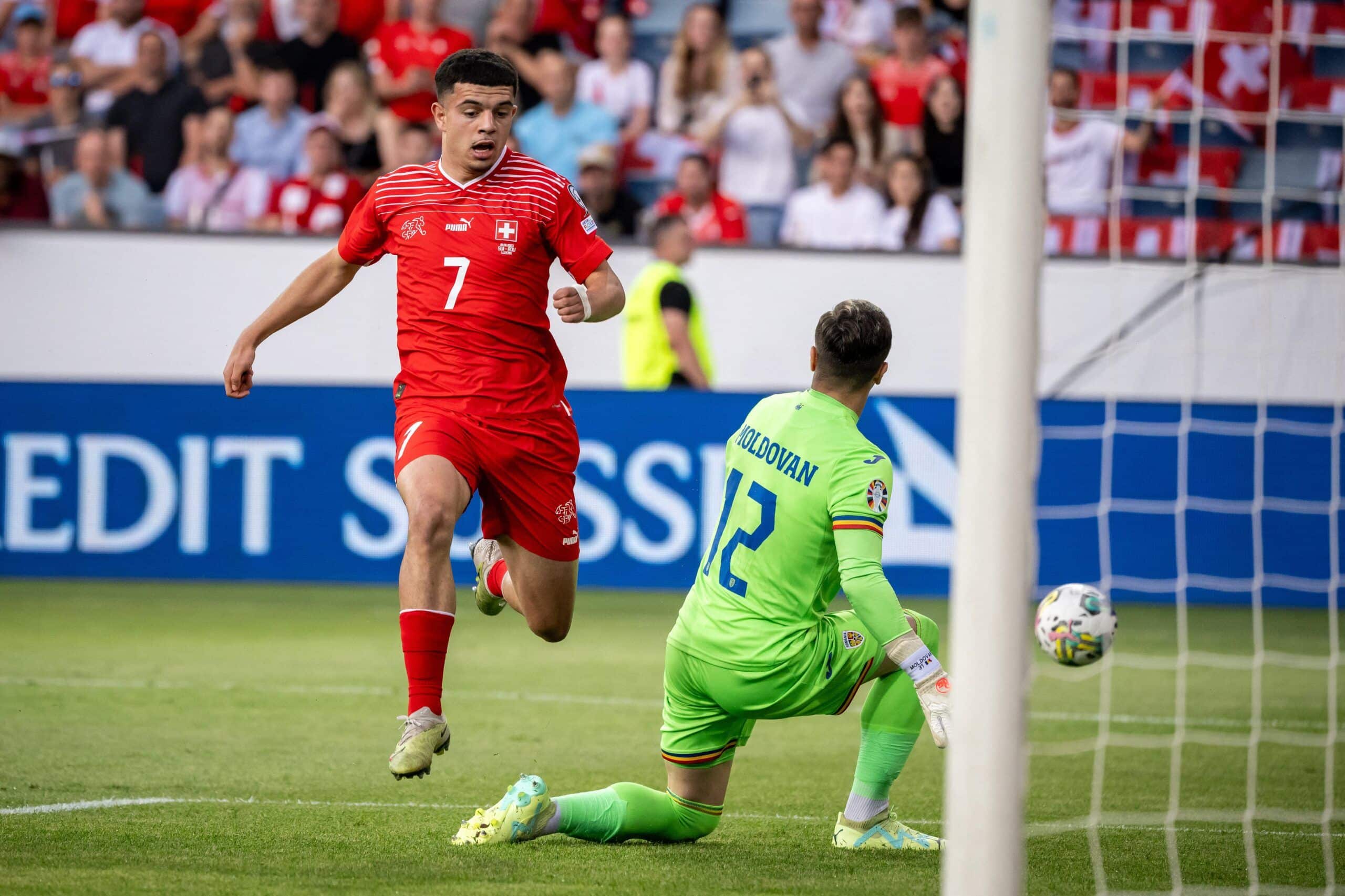 Switzerland's forward Zeki Amdouni (L) vies for the ball with Romania's goalkeeper Horatiu Moldovan during the UEFA Euro 2024 group I qualifying round football match between Switzerland and Romania in Lucerne, on June 19, 2023. (Photo by Fabrice COFFRINI / AFP) (Photo by FABRICE COFFRINI/AFP via Getty Images)
