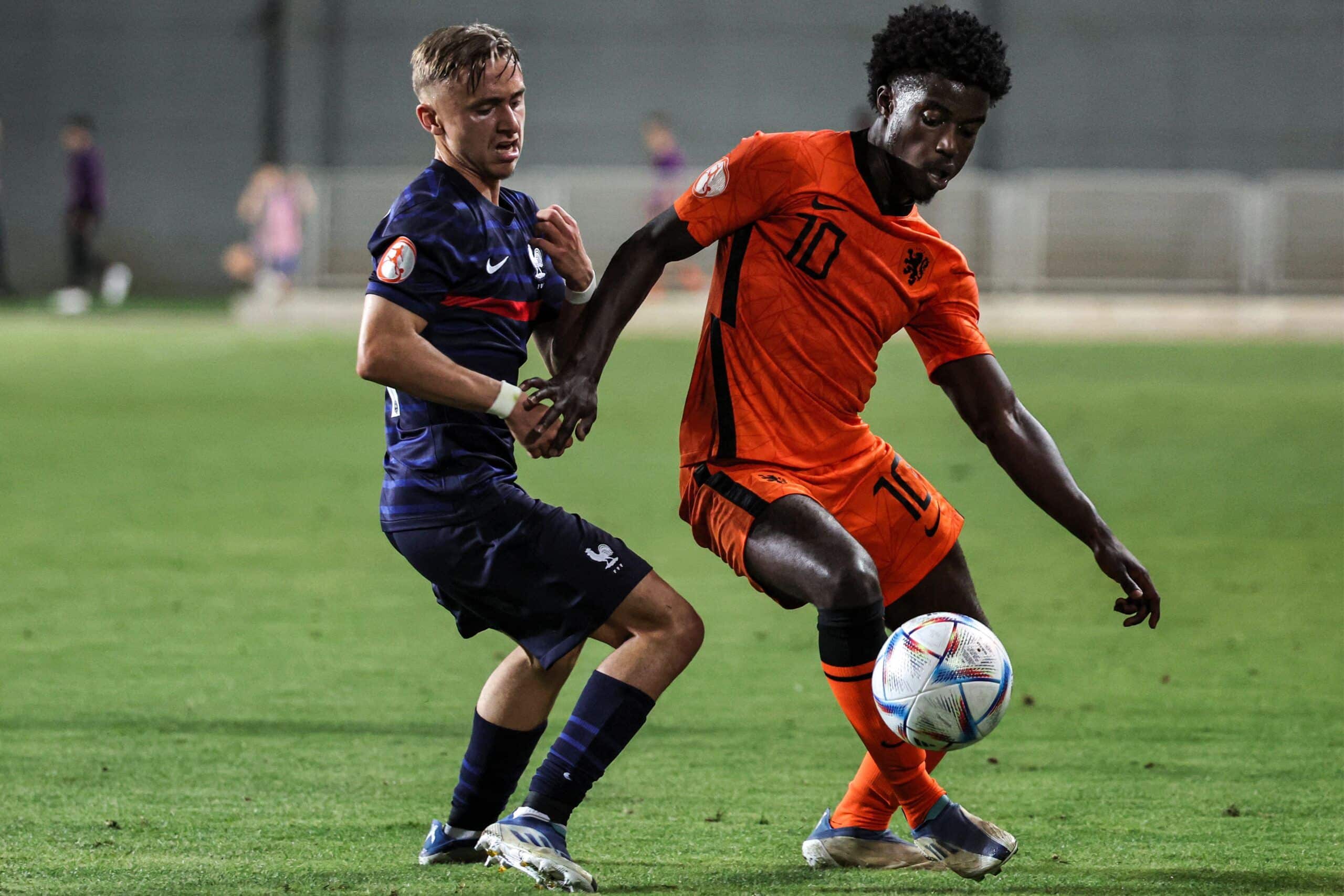 France's forward Tom Saettel (L) vies for the ball with Netherlands' forward Gabriel Misehouy during the 2022 UEFA European Under-17 Championship football match between France and Netherlands at the Netanya stadium in the Israeli city, on June 1, 2022. (Photo by JACK GUEZ / AFP) (Photo by JACK GUEZ/AFP via Getty Images)