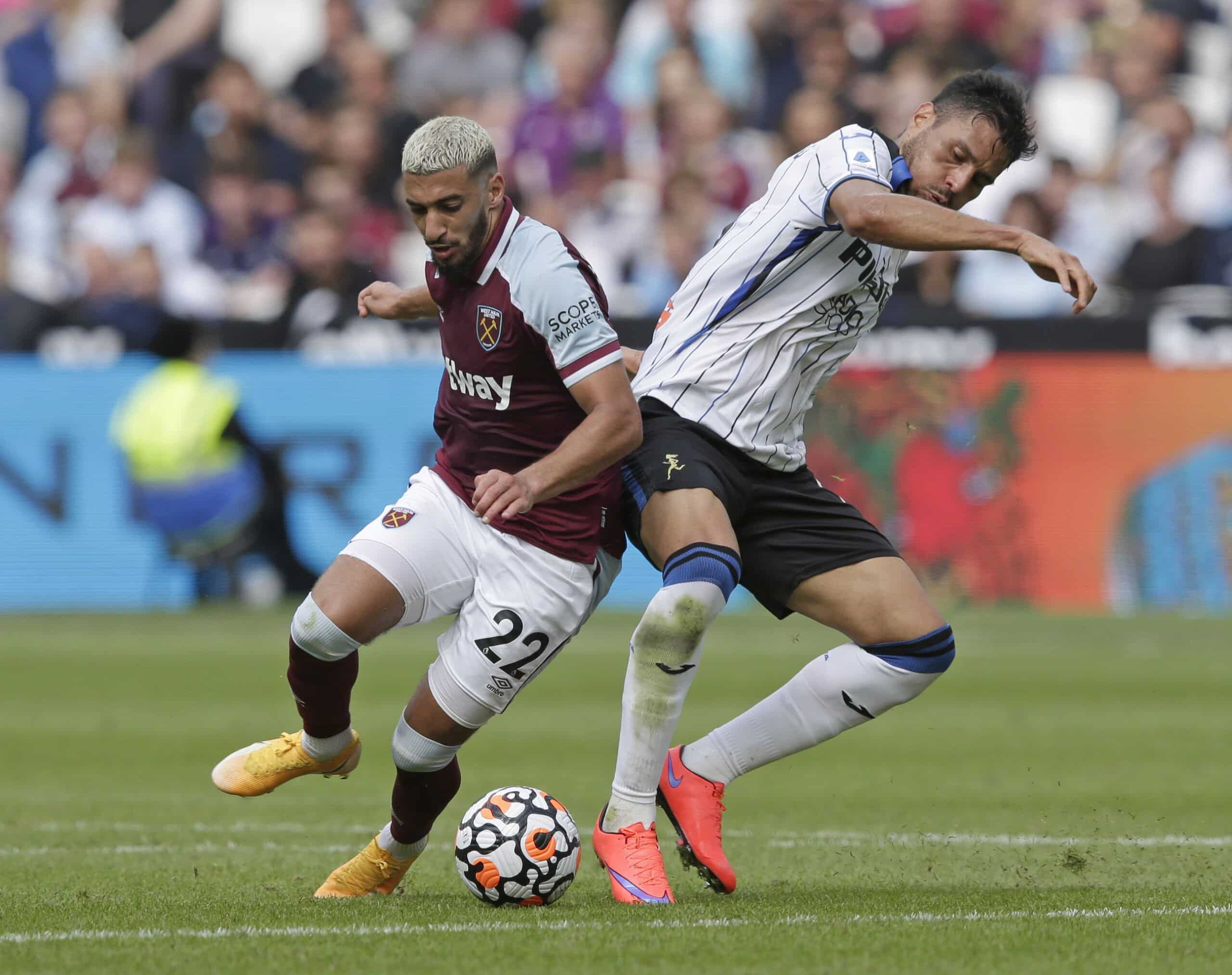 LONDON, ENGLAND - AUGUST 07: Said Benrahma of West Ham United and José Luis Palomino of Atalanta during the pre season friendly match between West Ham United and Atalanta at London Stadium on August 7, 2021 in London, England. (Photo by Henry Browne/Getty Images)