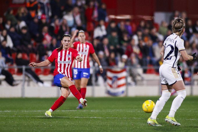 El Atlético de Madrid no logró rascar la corteza madridista en la segunda mitad. Fuente: @AtletiFemenino