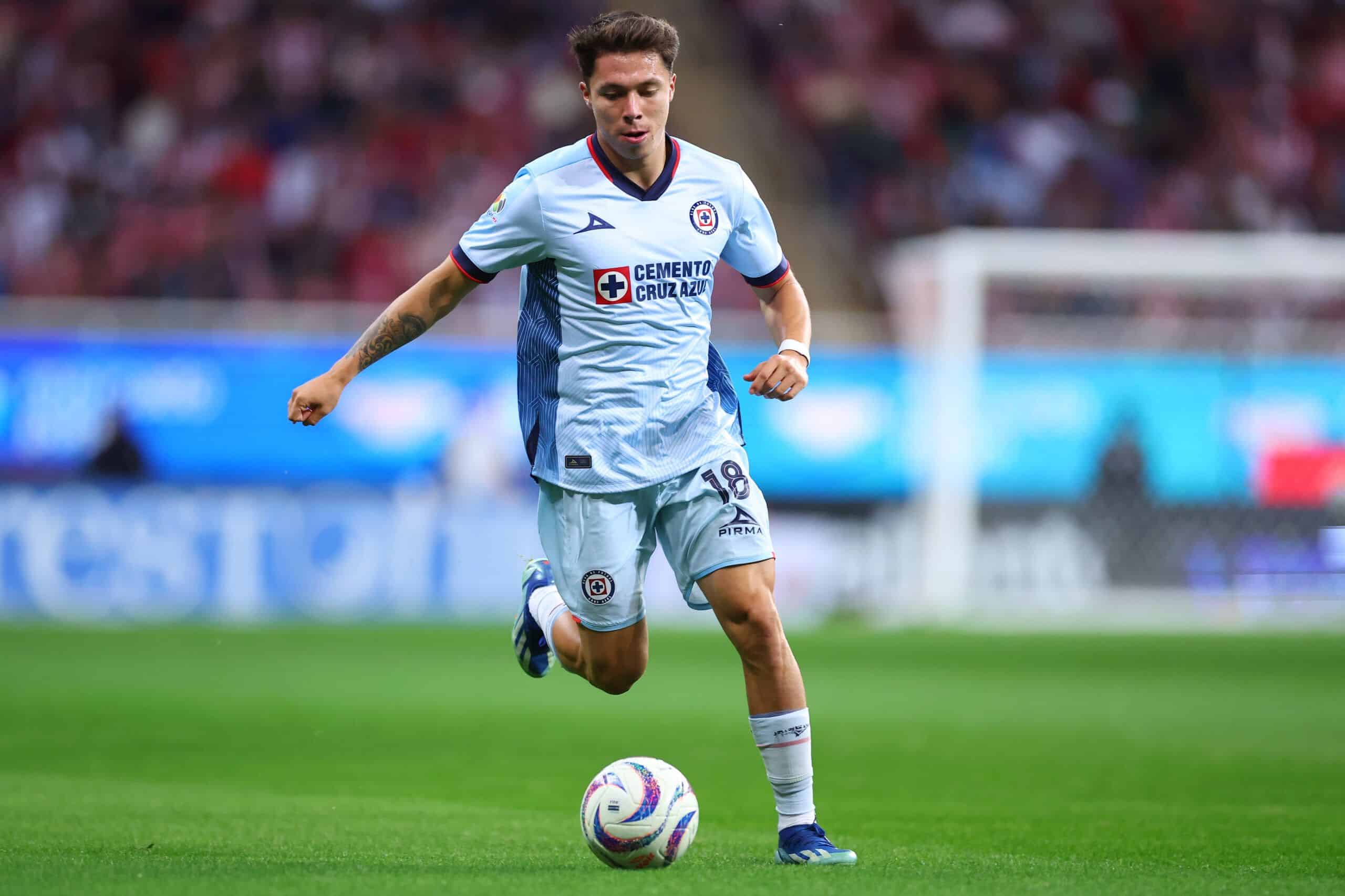 ZAPOPAN, MEXICO - NOVEMBER 4: Rodrigo Huescas of Cruz Azul runs with the ball during the 16th round match between Chivas and Cruz Azul as part of the Torneo Apertura 2023 Liga MX at Akron Stadium on November 4, 2023 in Zapopan, Mexico. (Photo by Simon Barber/Getty Images)