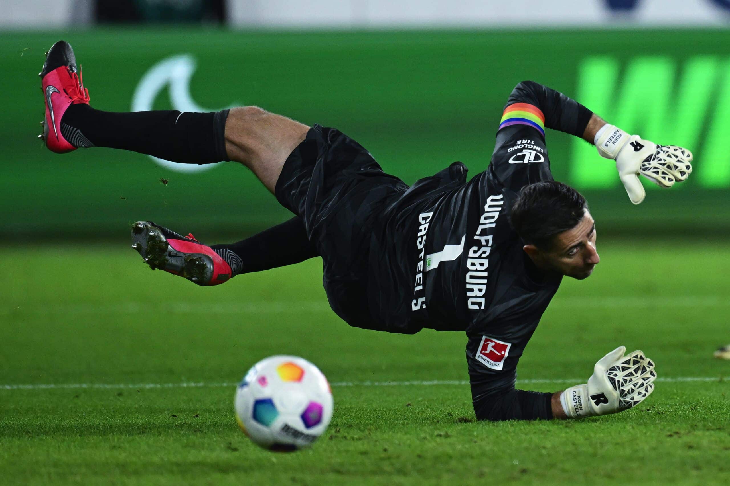 WOLFSBURG, GERMANY - JANUARY 27: Koen Casteels of VfL Wolfsburg in action during the Bundesliga match between VfL Wolfsburg and 1. FC Köln at Volkswagen Arena on January 27, 2024 in Wolfsburg, Germany. (Photo by Oliver Hardt/Getty Images)