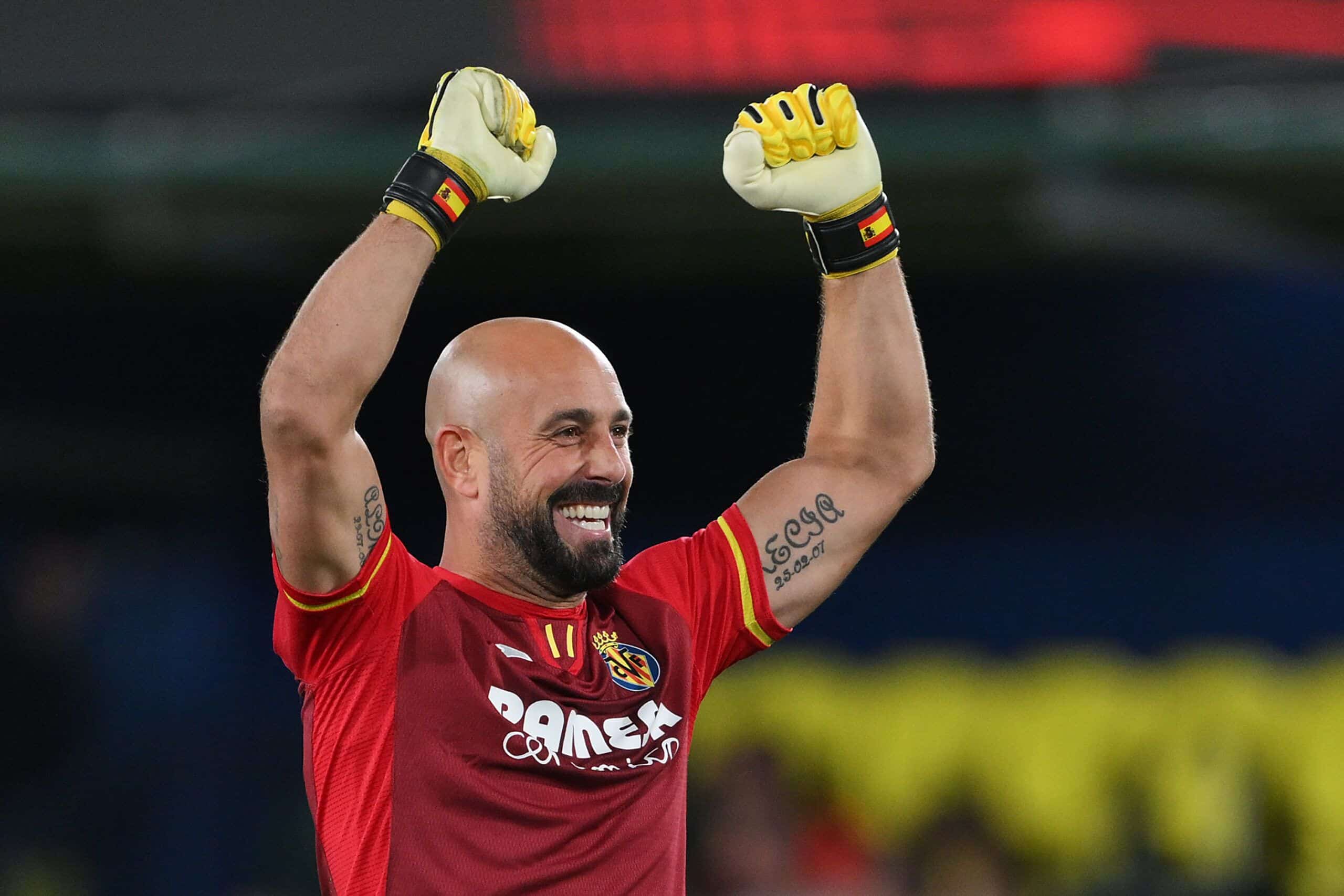 VILLARREAL, SPAIN - NOVEMBER 30: Pepe Reina of Villarreal CF celebrates after Santi Comesana of Villarreal CF scores the team's second goal during the UEFA Europa League 2023/24 match between Villarreal CF and Panathinaikos FC at Estadio de la Ceramica on November 30, 2023 in Villarreal, Spain. (Photo by David Ramos/Getty Images)