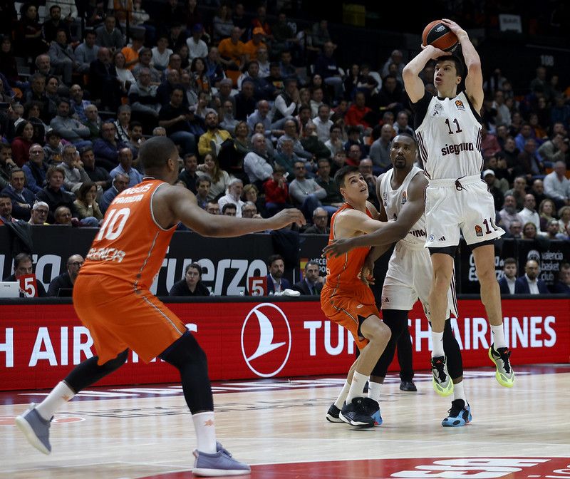 Vladimir Lucir en su intento fallido de ganar a Valencia Basket. Fuente: M.A. Polo (VBC).