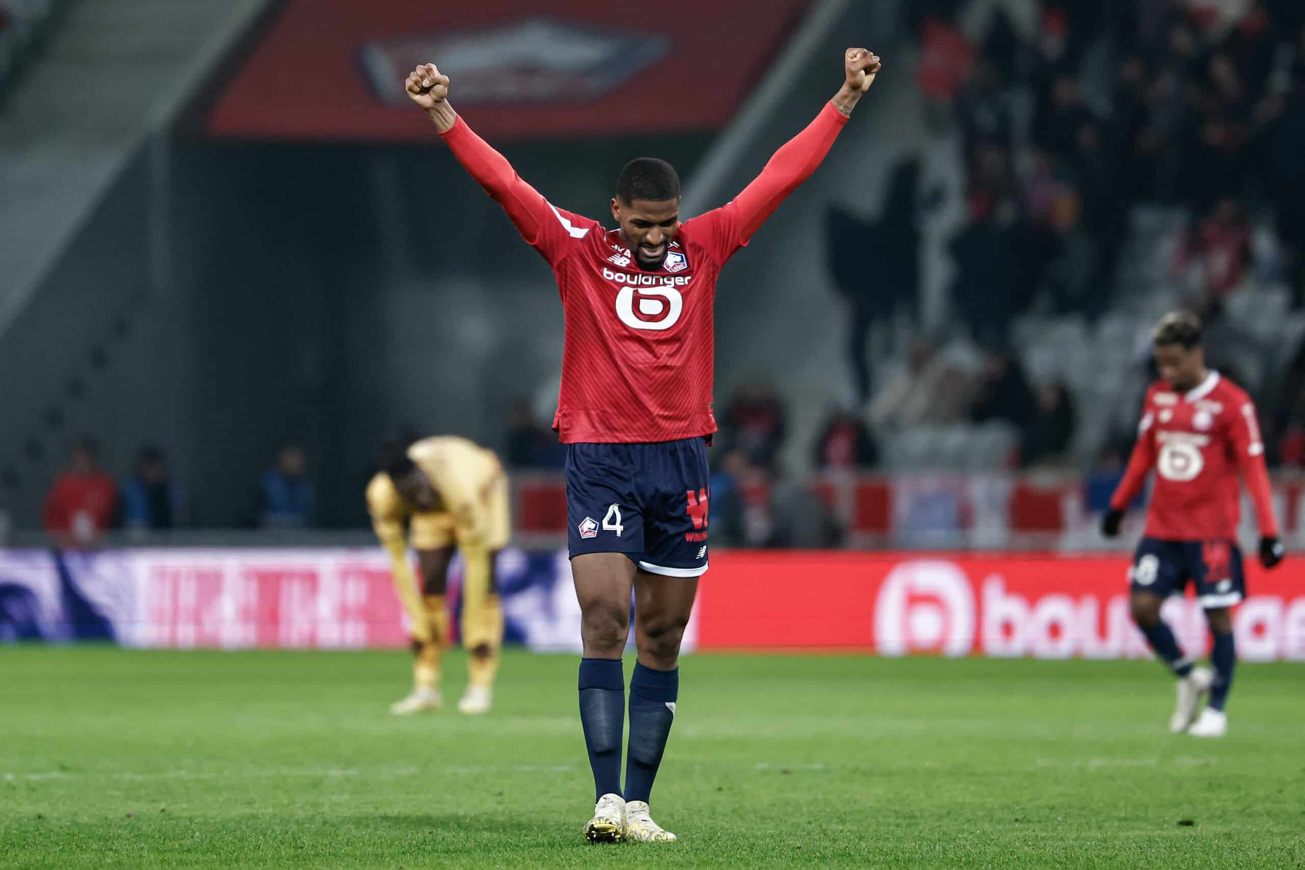 Lille's Brazilian defender #04 Alexsandro celebrates at the end of the French L1 football match between Lille LOSC and FC Metz at Stade Pierre-Mauroy in Villeneuve-d'Ascq, northern France on December 3, 2023. (Photo by Sameer Al-DOUMY / AFP) (Photo by SAMEER AL-DOUMY/AFP via Getty Images)
