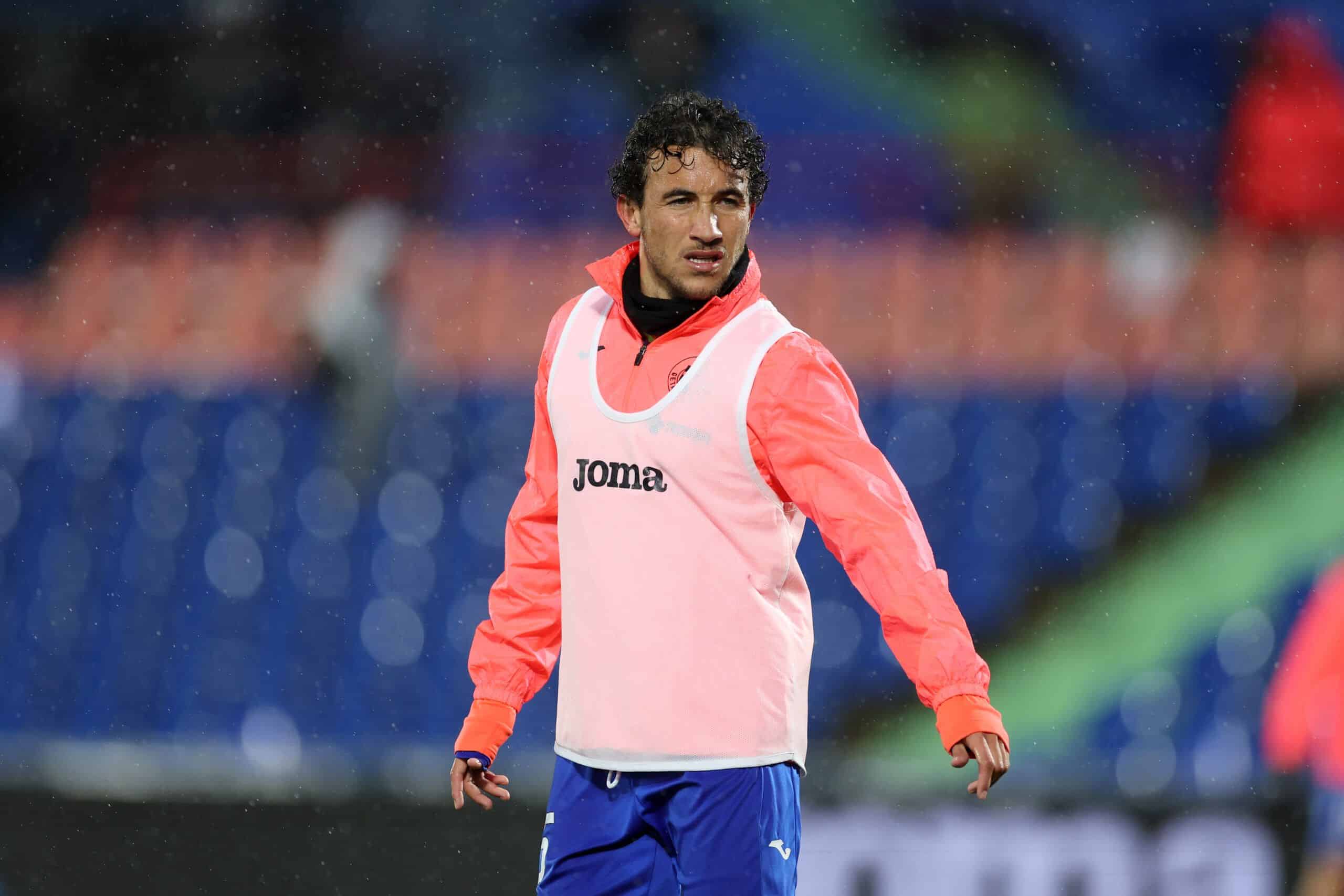 GETAFE, SPAIN - MARCH 02: Luis Milla of Getafe CF warms up prior to the LaLiga EA Sports match between Getafe CF and UD Las Palmas at Coliseum Alfonso Perez on March 02, 2024 in Getafe, Spain. (Photo by Florencia Tan Jun/Getty Images)