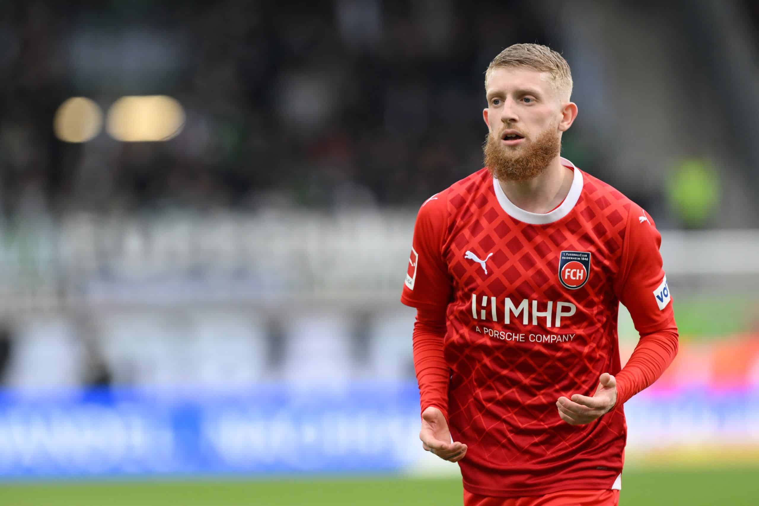 HEIDENHEIM, GERMANY - MARCH 16: Jan-Niklas Beste of 1. FC Heidenheim 1846 looks on during the Bundesliga match between 1. FC Heidenheim 1846 and Borussia Mönchengladbach at Voith-Arena on March 16, 2024 in Heidenheim, Germany. (Photo by Sebastian Widmann/Getty Images)