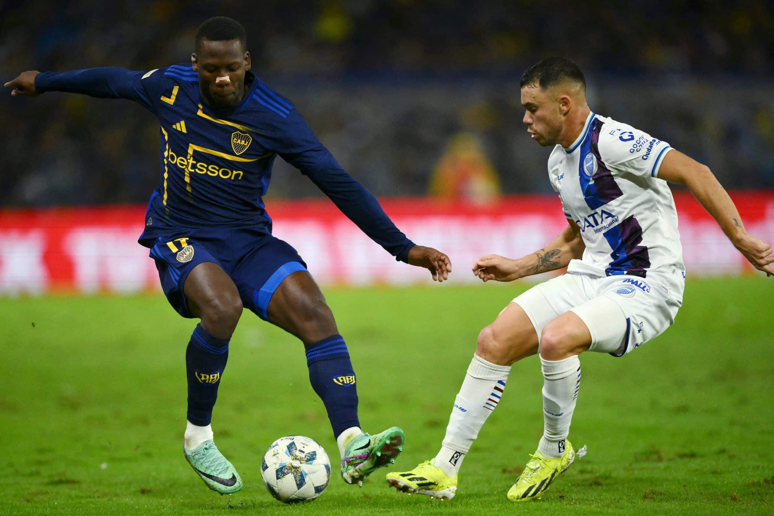Boca Juniors' Peruvian defender Luis Advincula and Godoy Cruz's winger Tomas Conechny fight for the ball during the Argentine Professional Football League Cup match between Boca Junios and Godoy Cruz at La Bombonera stadium in Buenos Aires on April 16, 2024. (Photo by Luis ROBAYO / AFP) (Photo by LUIS ROBAYO/AFP via Getty Images)