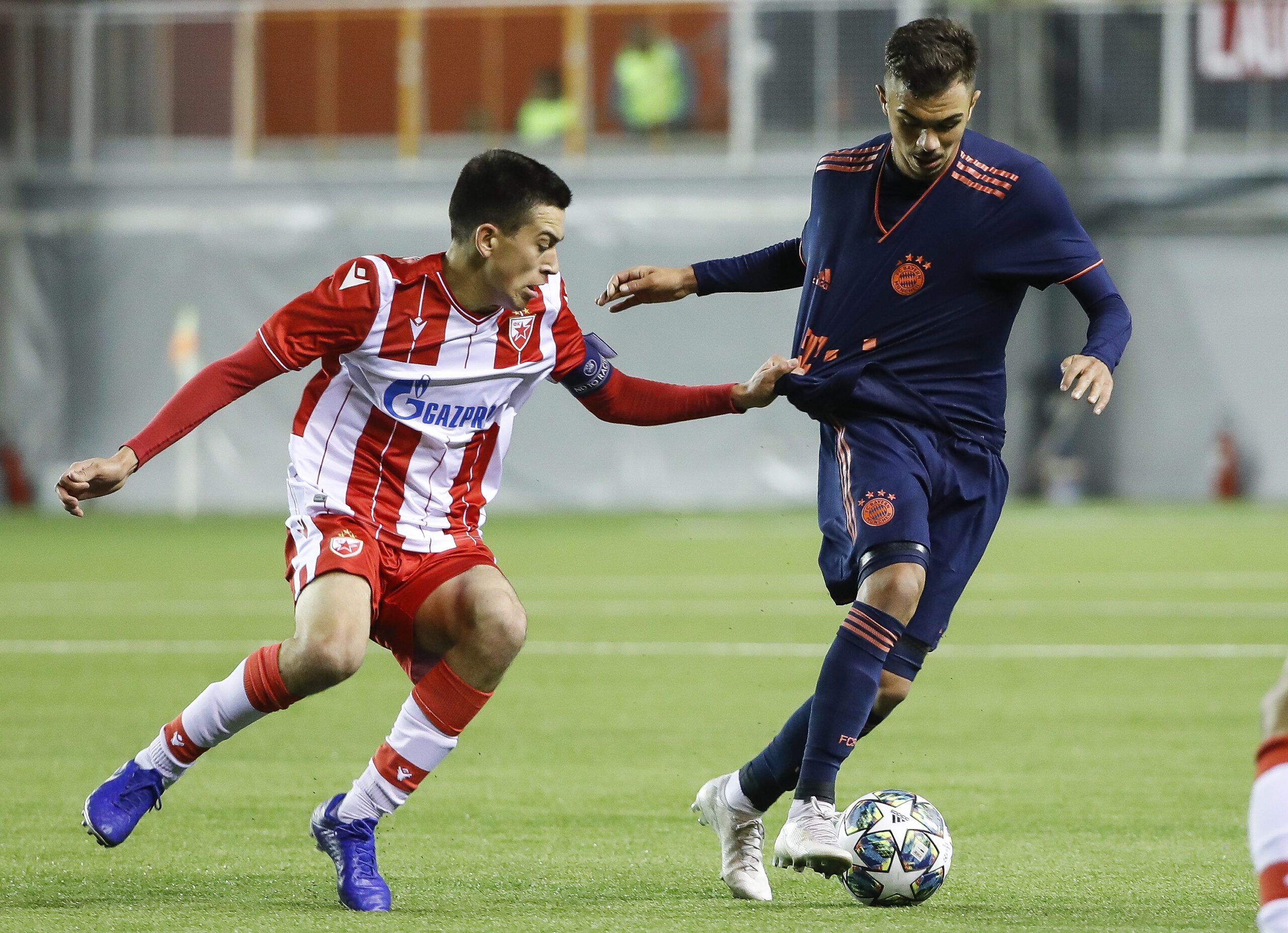 BELGRADE, SERBIA - NOVEMBER 26: Oliver Batista Meier (R) of Bayern Muenchen U19 in action against Aleksa Matic (L) of Crvena Zvezda U19  during the UEFA Youth League match between Crvena Zvezda U19 and Bayern Muenchen U19 on November 26, 2019 in Belgrade, Serbia. (Photo by Srdjan Stevanovic/Getty Images)