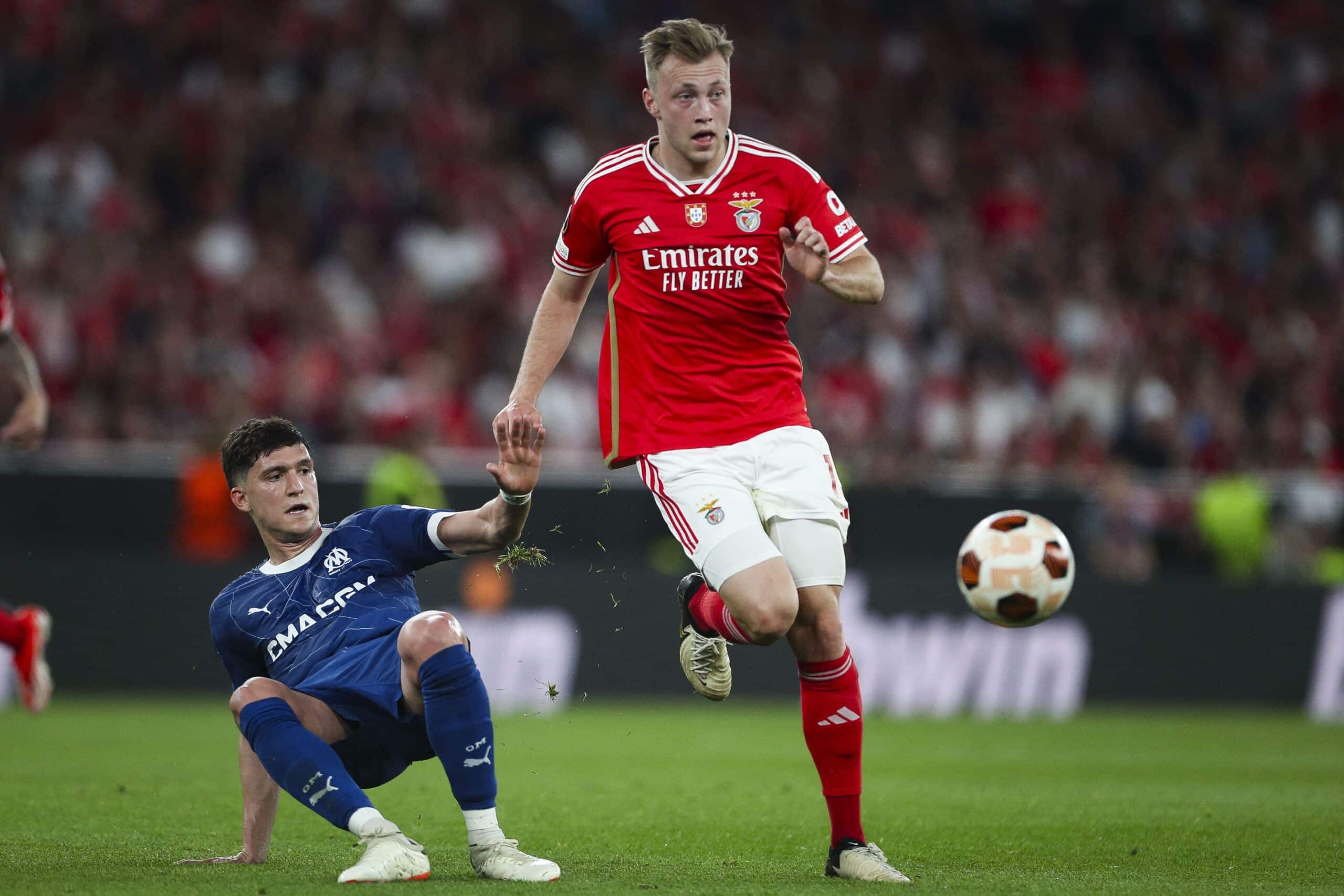 Benfica's Danish forward #19 Casper Tengstedt (R) vies with Marseille's Argentinian defender #5 Leonardo Balerdi during the UEFA Europa League quarter final first leg football match between SL Benfica and Olympique de Marseille at the Luz stadium in Lisbon on April 11, 2024. (Photo by CARLOS COSTA / AFP) (Photo by CARLOS COSTA/AFP via Getty Images)