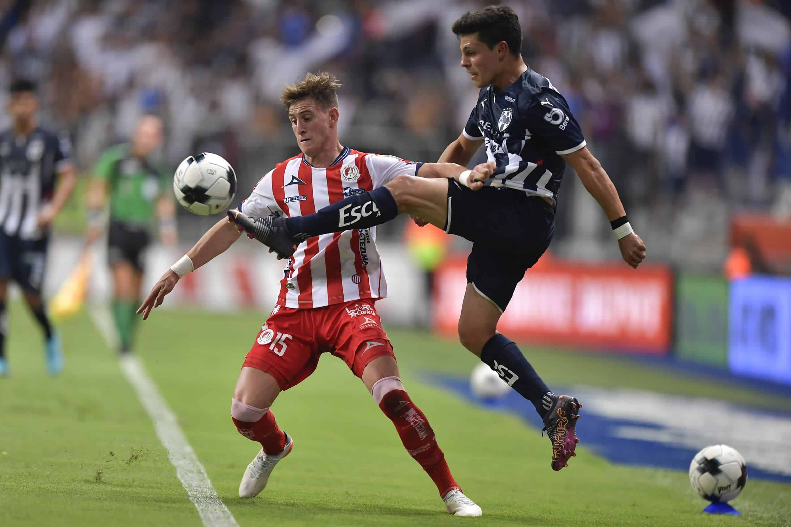 MONTERREY, MEXICO - MAY 07: Arturo González of Monterrey fights for the ball with Facundo Waller of San Luis during the playoff match between Monterrey and Atletico San Luis as part of the Torneo Grita Mexico C22 Liga MX at BBVA Stadium on May 07, 2022 in Monterrey, Mexico. (Photo by Azael Rodriguez/Getty Images)