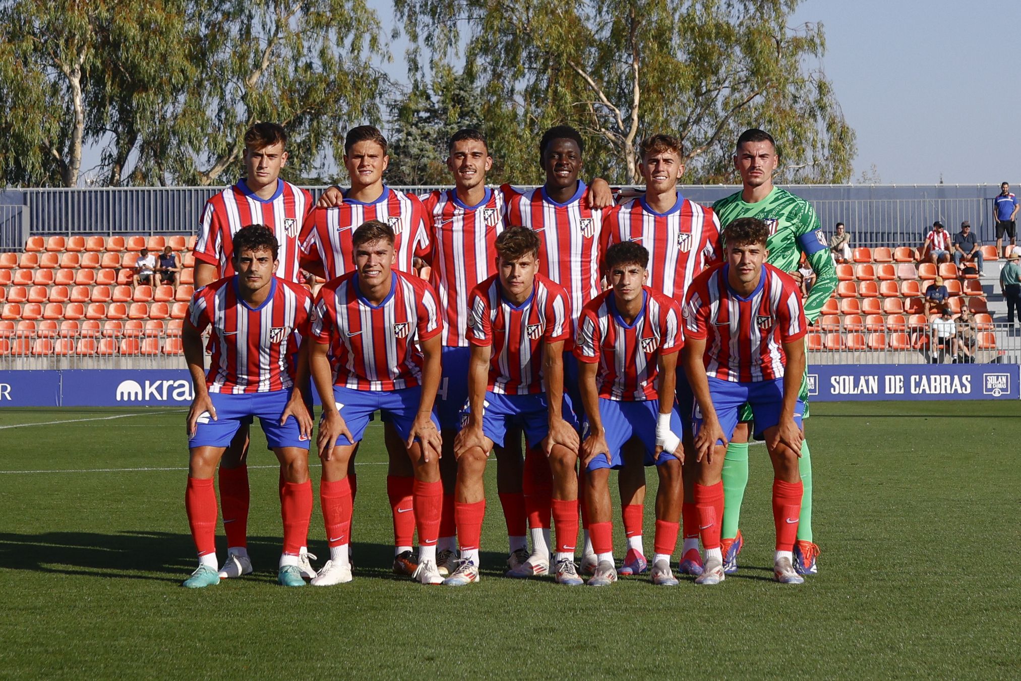 Once inicial del Atlético de Madrid B. Fernando Torres no pudo iniciar su etapa al frente del filial colchonero con victoria. Imagen: @AtletiAcademia