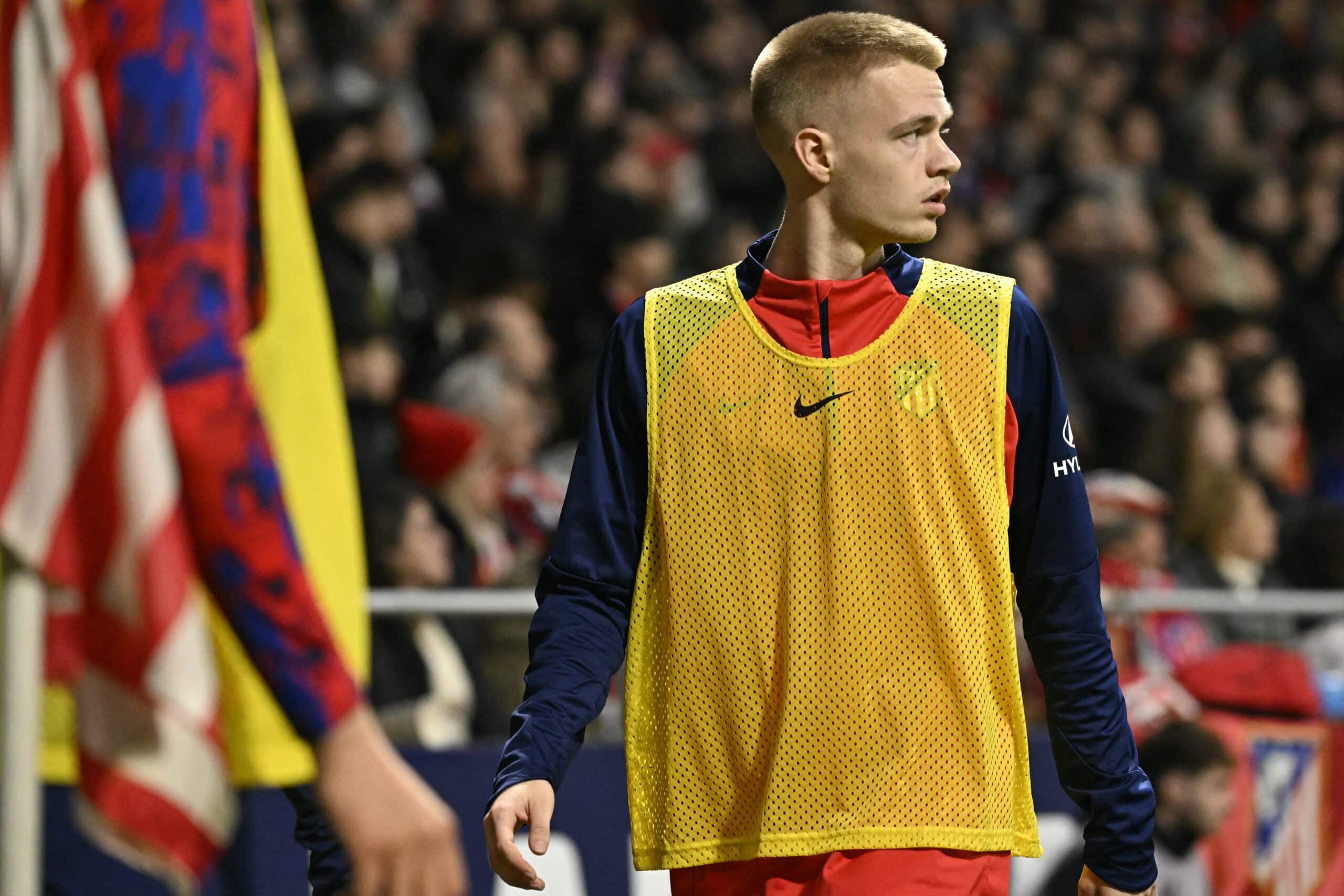 Atletico Madrid's Belgian newly signed midfielder #18 Arthur Vermeeren warms up during the Spanish league football match between Club Atletico de Madrid and Valencia CF at the Metropolitano stadium in Madrid on January 28, 2024. (Photo by JAVIER SORIANO / AFP) (Photo by JAVIER SORIANO/AFP via Getty Images)