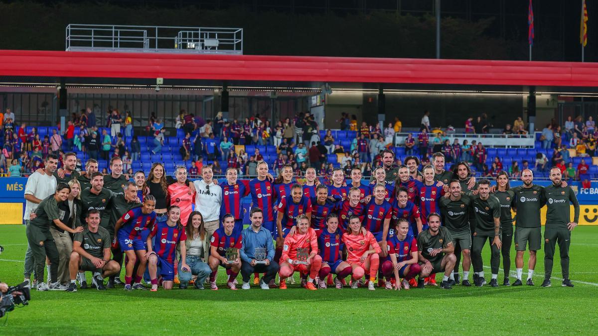 Despedida de Sandra Paños, Mariona Caldentey y Jonatan Giráldez en el Johan Cruyff. Fuente: Sport.