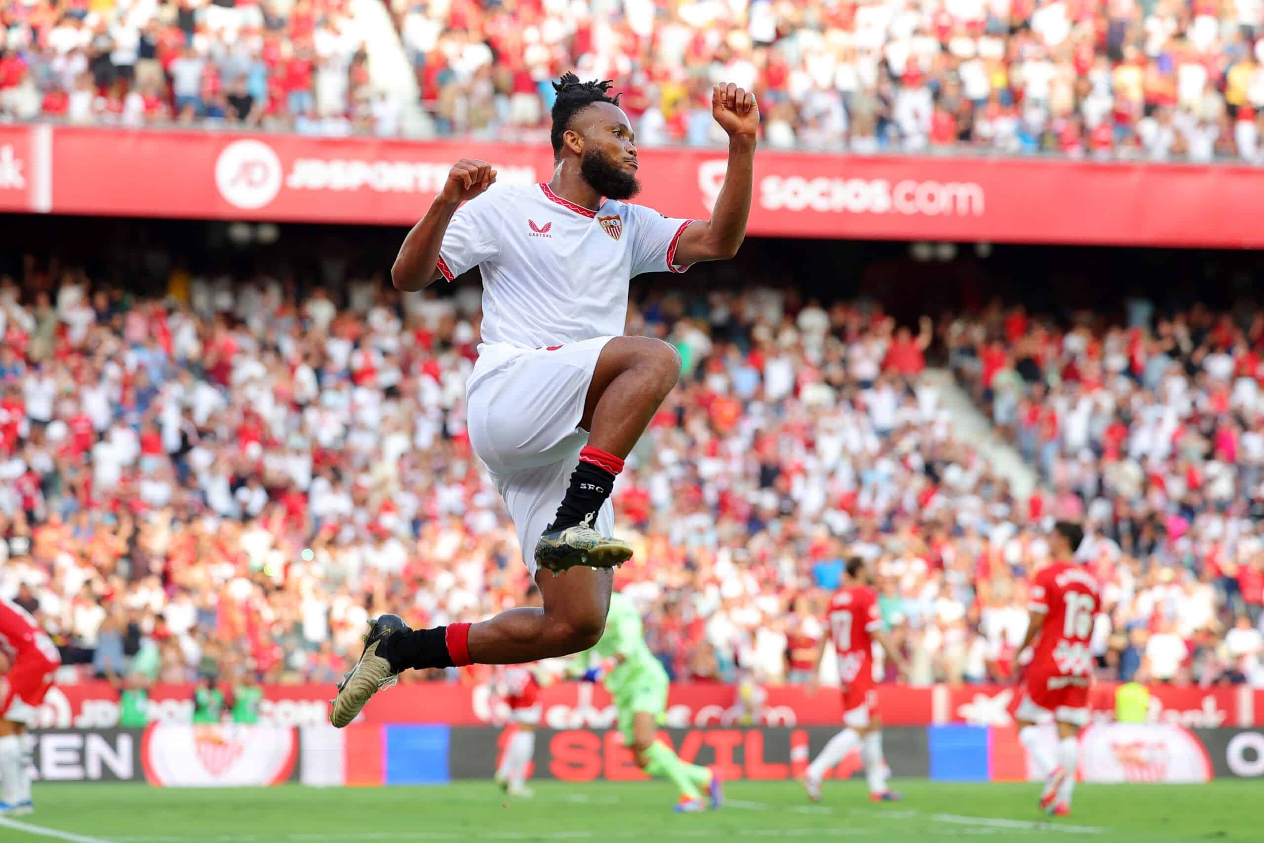 SEVILLE, SPAIN - SEPTEMBER 01: Chidera Ejuke of Sevilla FC celebrates after scoring a goal that was later disallowed during the LaLiga match between Sevilla FC and Girona FC at Estadio Ramon Sanchez Pizjuan on September 01, 2024 in Seville, Spain. (Photo by Fran Santiago/Getty Images)