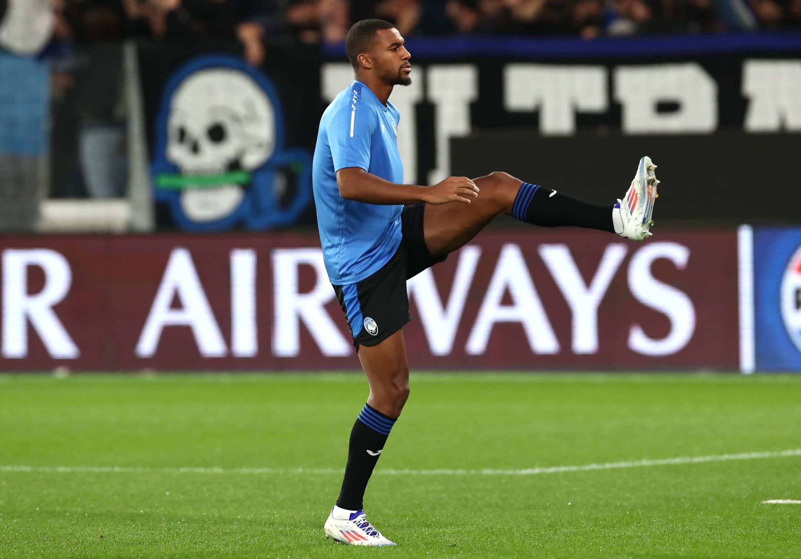 BERGAMO, ITALY - SEPTEMBER 19: Isak Hien of Atalanta BC during the warm up prior to UEFA Champions League 2024/25 League Phase MD1 match between Atalanta BC and Arsenal FC at Stadio di Bergamo on September 19, 2024 in Bergamo, Italy. (Photo by Marco Luzzani/Getty Images)