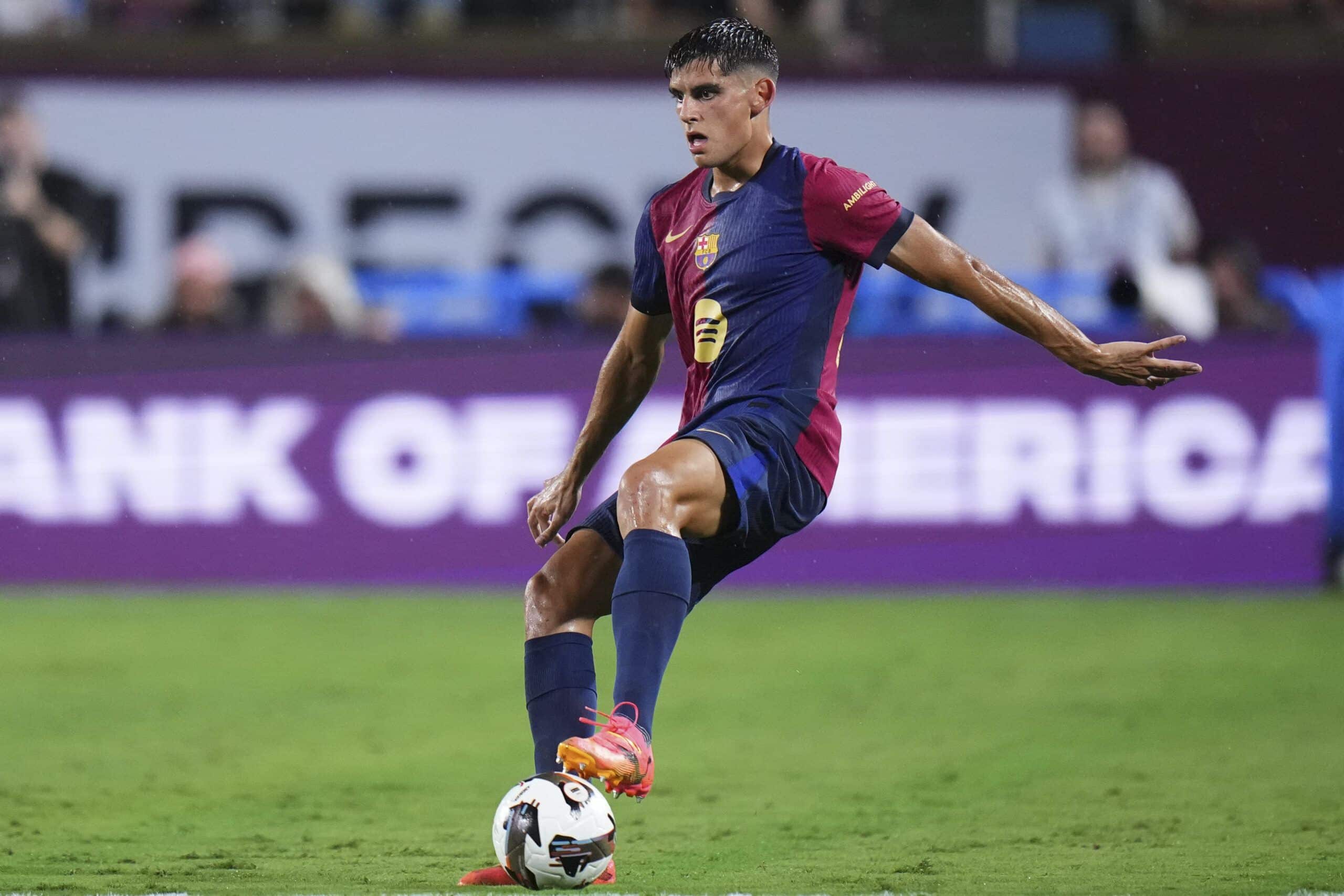 ORLANDO, FLORIDA - JULY 30: Gerard Martín #24 of FC Barcelona controls the ball against the Manchester City in the first half during a pre-season match between Manchester City and FC Barcelona at Camping World Stadium on July 30, 2024 in Orlando, Florida.  (Photo by Rich Storry/Getty Images)