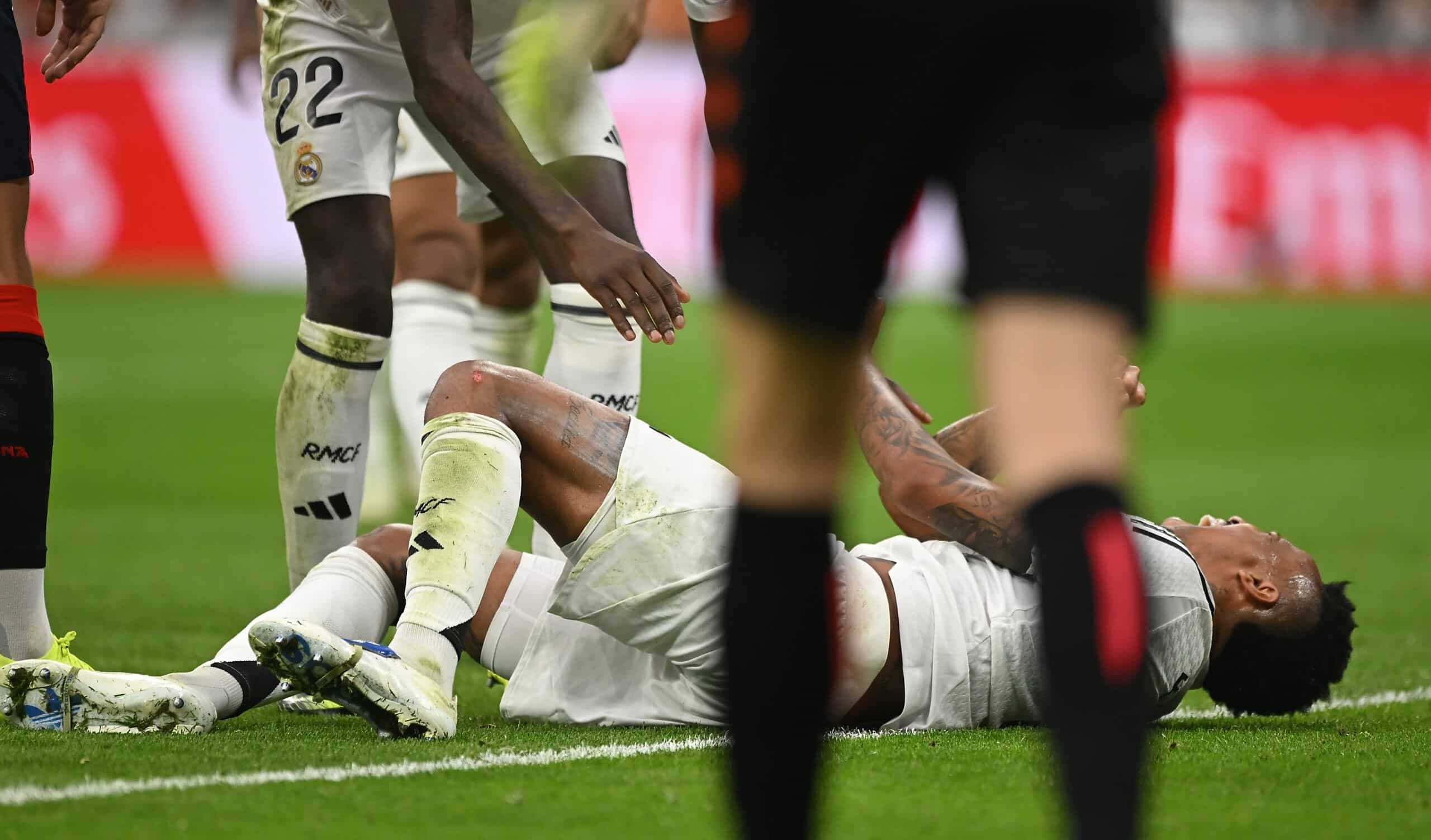 MADRID, SPAIN - NOVEMBER 09: Eder Militao of Real Madrid
reacts after injuring his knee during the LaLiga match between Real Madrid CF and CA Osasuna at Estadio Santiago Bernabeu on November 09, 2024 in Madrid, Spain. (Photo by Denis Doyle/Getty Images)