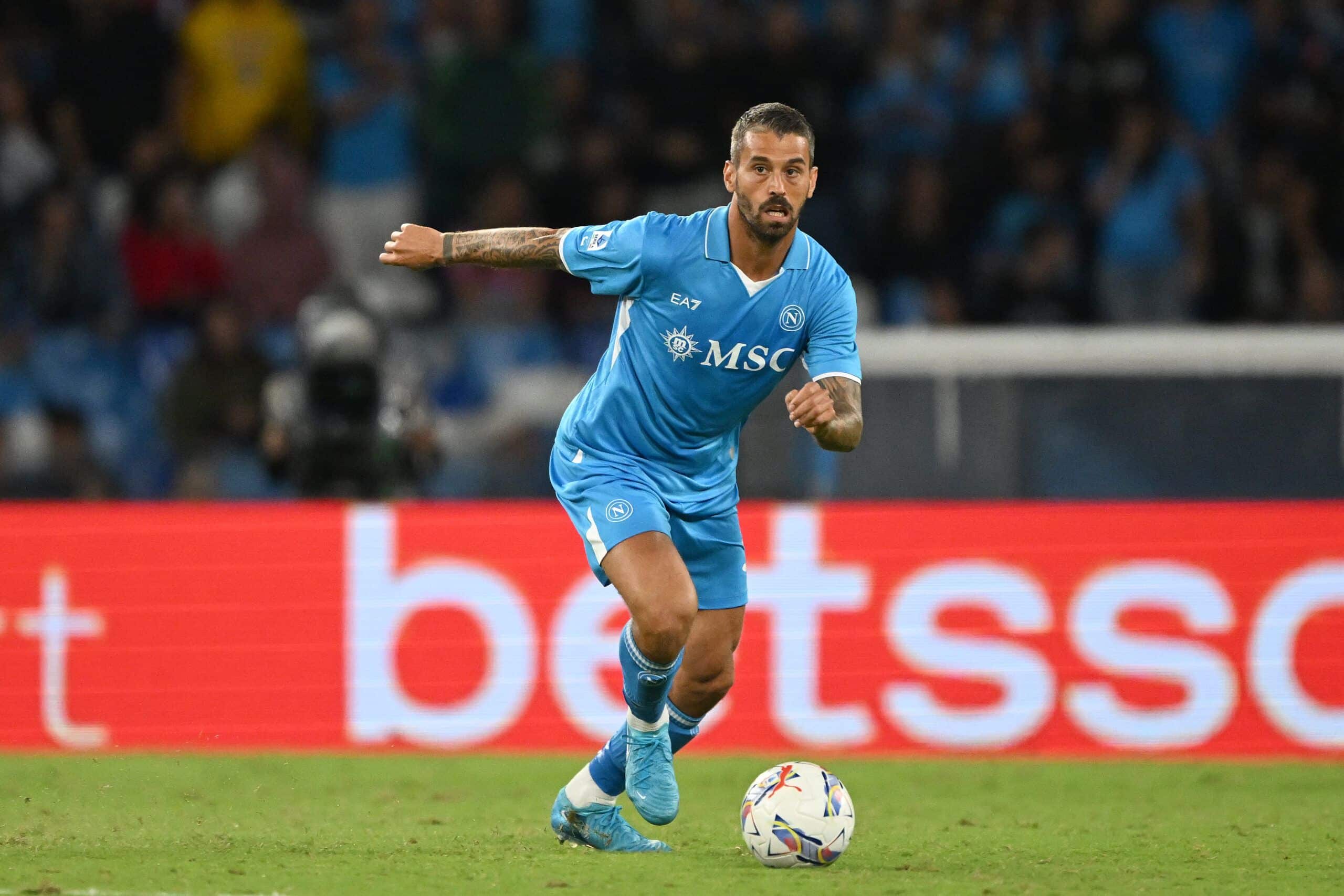 NAPLES, ITALY - SEPTEMBER 29: Leonardo Spinazzola of SSC Napoli during the Serie A match between Napoli and Monza at Stadio Diego Armando Maradona on September 29, 2024 in Naples, Italy. (Photo by Francesco Pecoraro/Getty Images)
