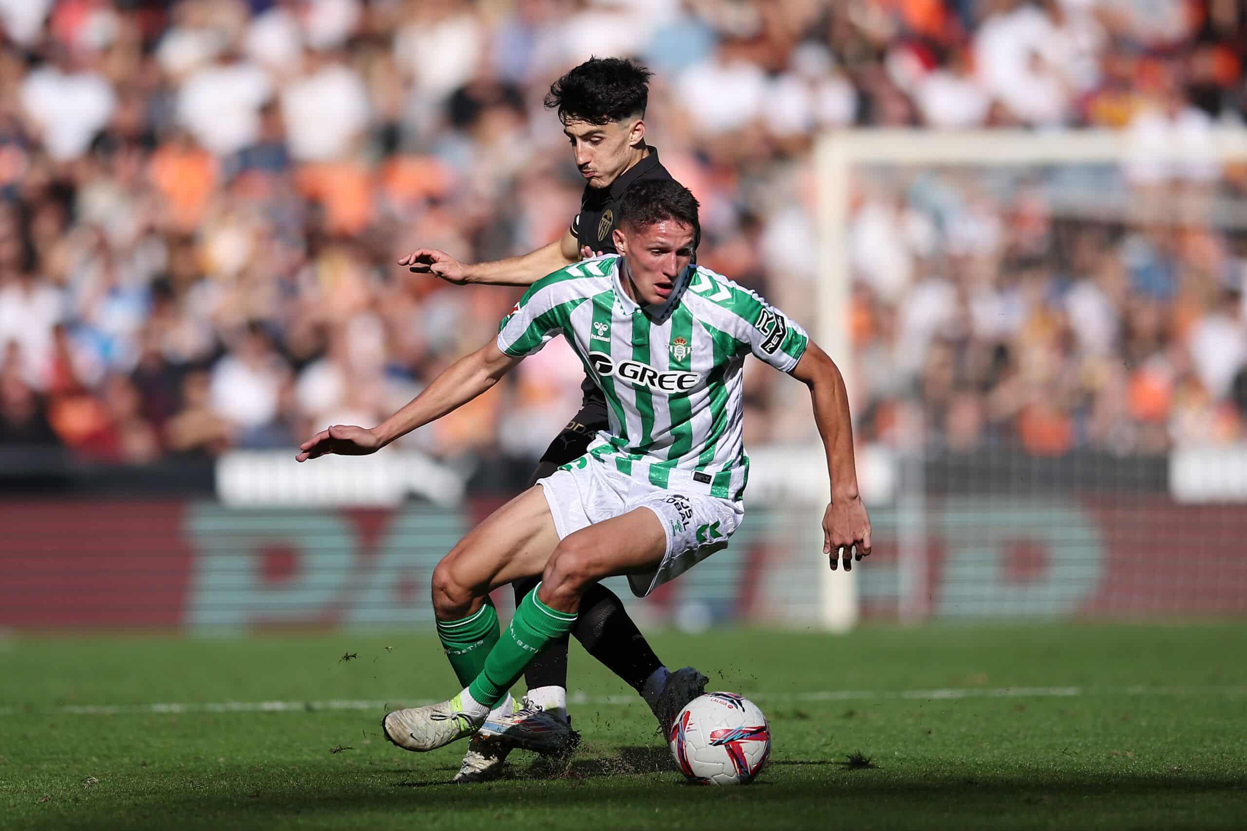 VALENCIA, SPAIN - NOVEMBER 23: Sergi Altimira of Real Betis is challenged by Diego Lopez of Valencia CF during the LaLiga match between Valencia CF and Real Betis Balompie at Estadio Mestalla on November 23, 2024 in Valencia, Spain. (Photo by Eric Alonso/Getty Images)
