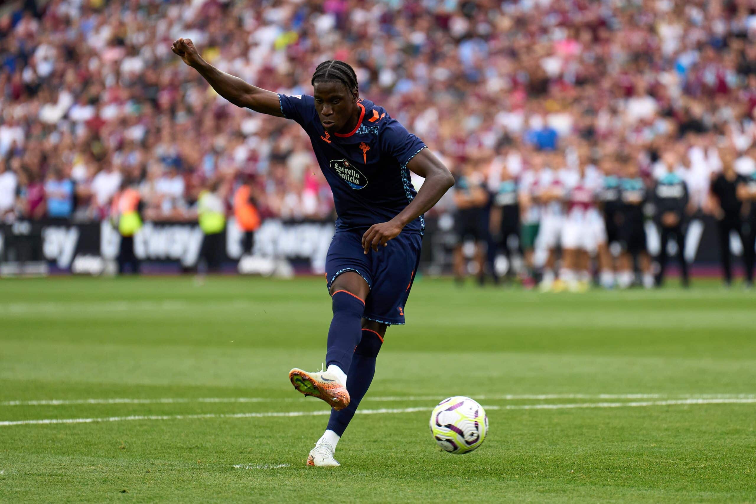 LONDON, ENGLAND - AUGUST 10: Ilaix Moriba of Celta Vigo takes a penalti kick in the penalty shoot out during the Pre-Season Friendly match between West Ham United and Celta Vigo at London Stadium on August 10, 2024 in London, England. (Photo by Angel Martinez/Getty Images)